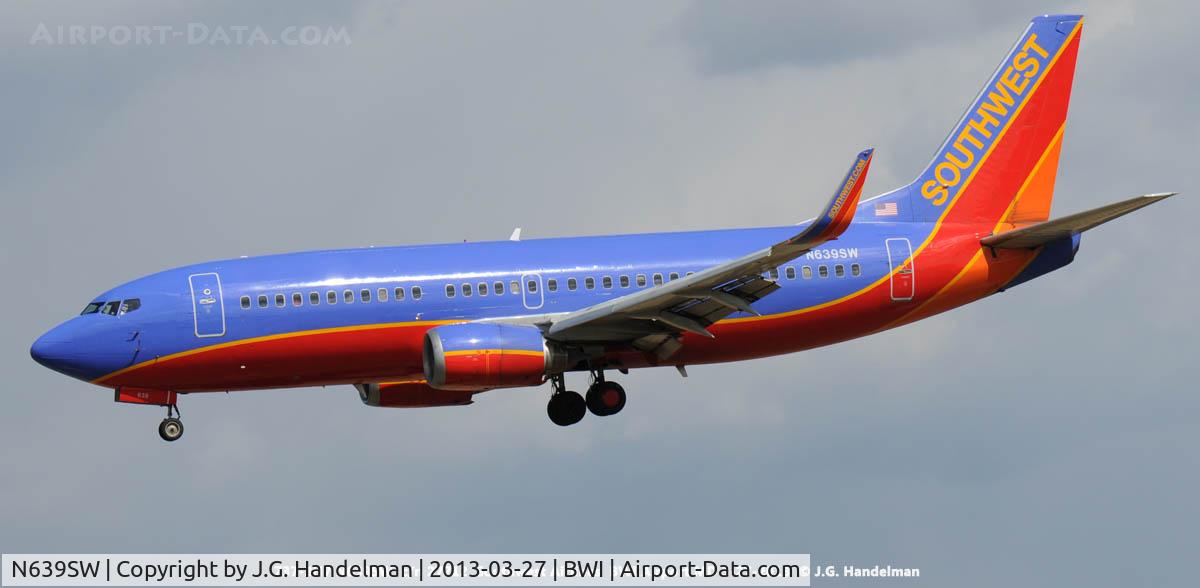 N639SW, 1996 Boeing 737-3H4 C/N 27712, On final to 33L.