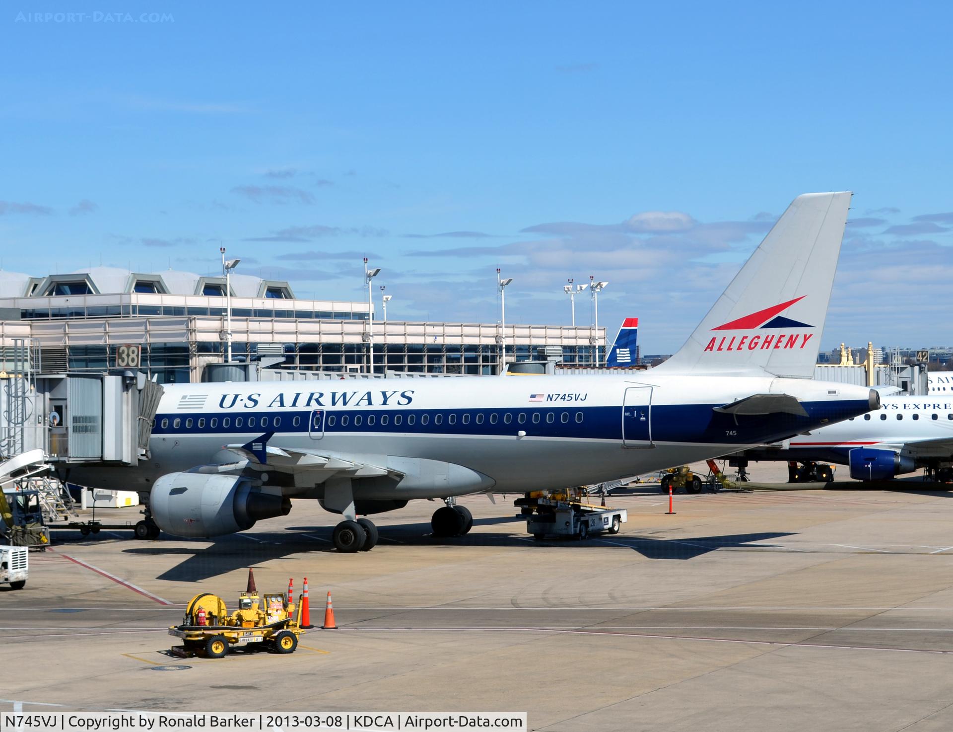 N745VJ, 2000 Airbus A319-112 C/N 1289, DCA VA