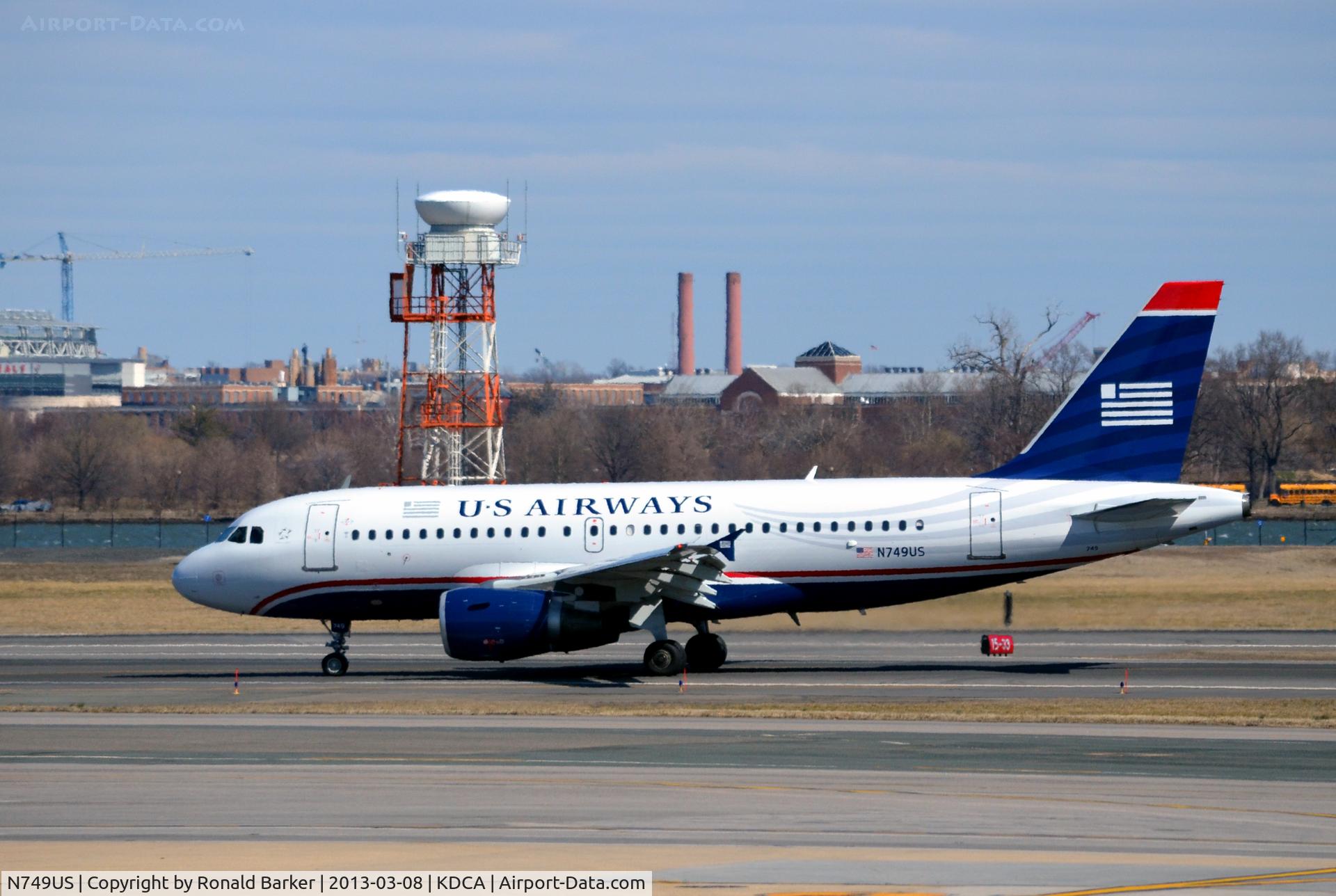 N749US, 2000 Airbus A319-112 C/N 1313, Landing roll DCA VA