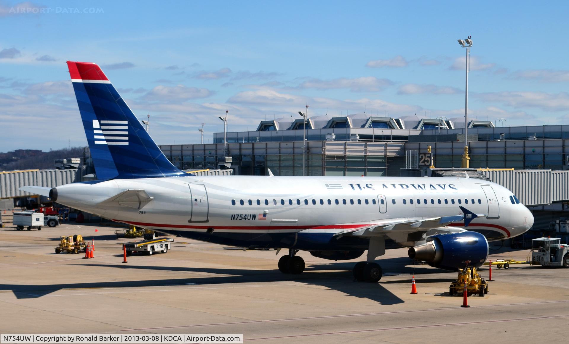 N754UW, 2000 Airbus A319-112 C/N 1328, DCA VA