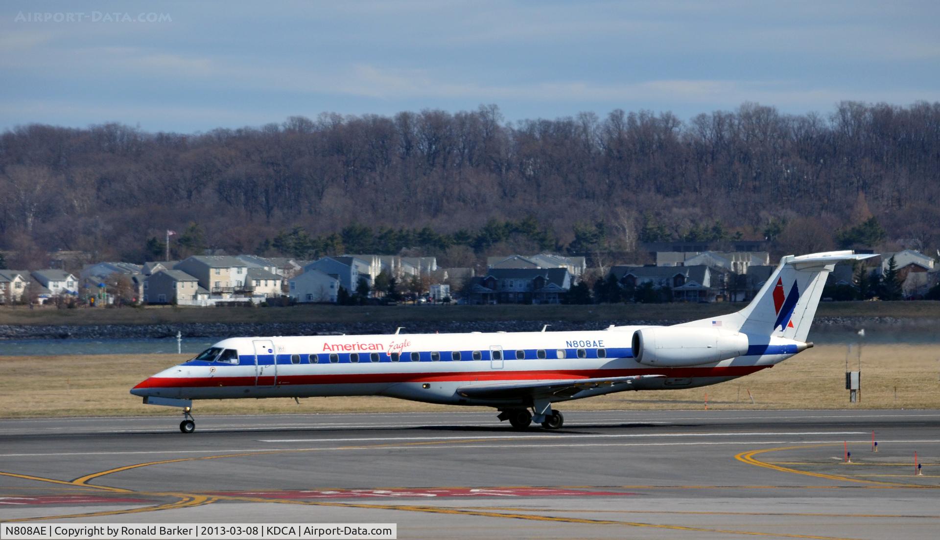 N808AE, 2001 Embraer ERJ-140LR (EMB-135KL) C/N 145519, Takeoff roll