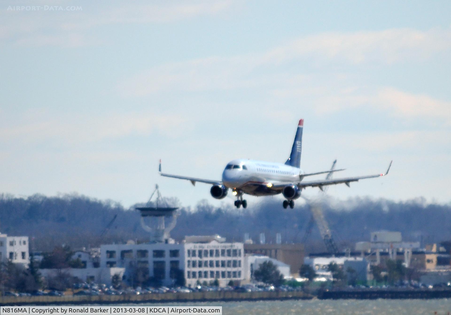 N816MA, 2004 Embraer 170SU (ERJ-170-100SU) C/N 17000037, Landinng approach