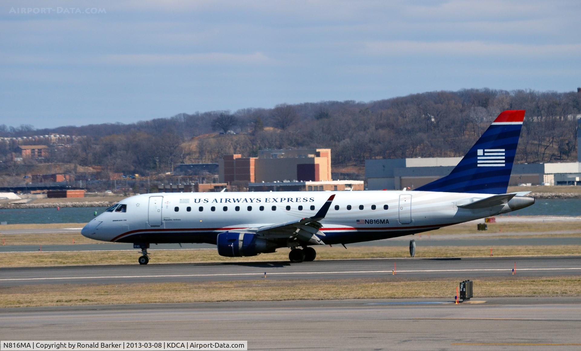 N816MA, 2004 Embraer 170SU (ERJ-170-100SU) C/N 17000037, Landing roll