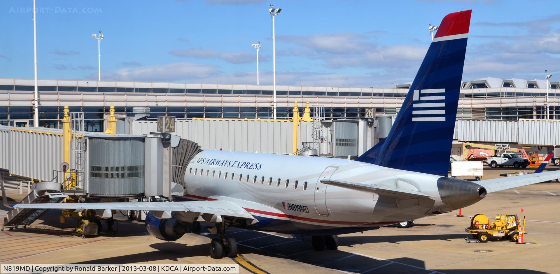 N819MD, 2004 Embraer 170SU (ERJ-170-100SU) C/N 17000040, Gate DCA