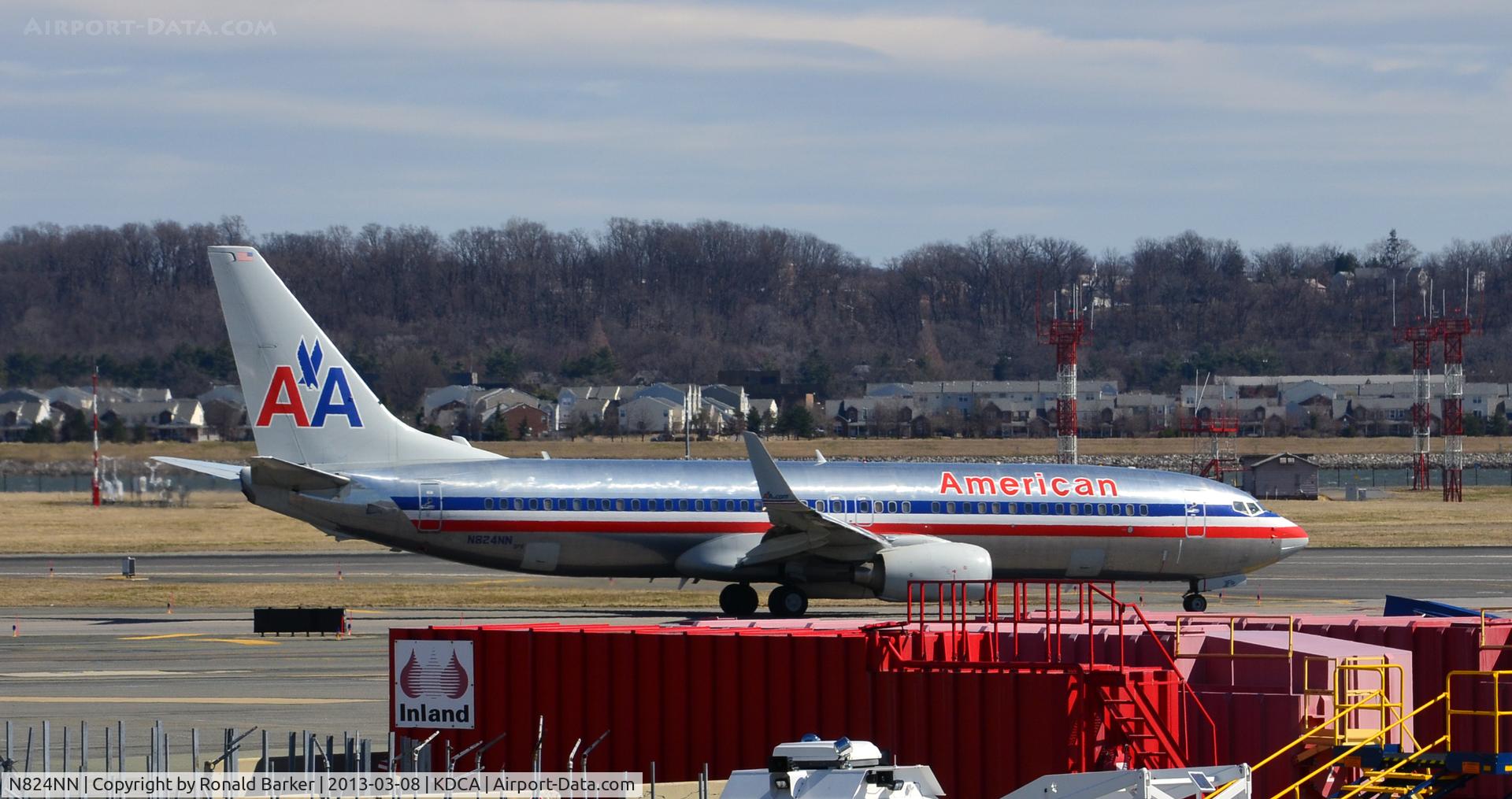 N824NN, 2010 Boeing 737-823 C/N 30916, Taxi DCA