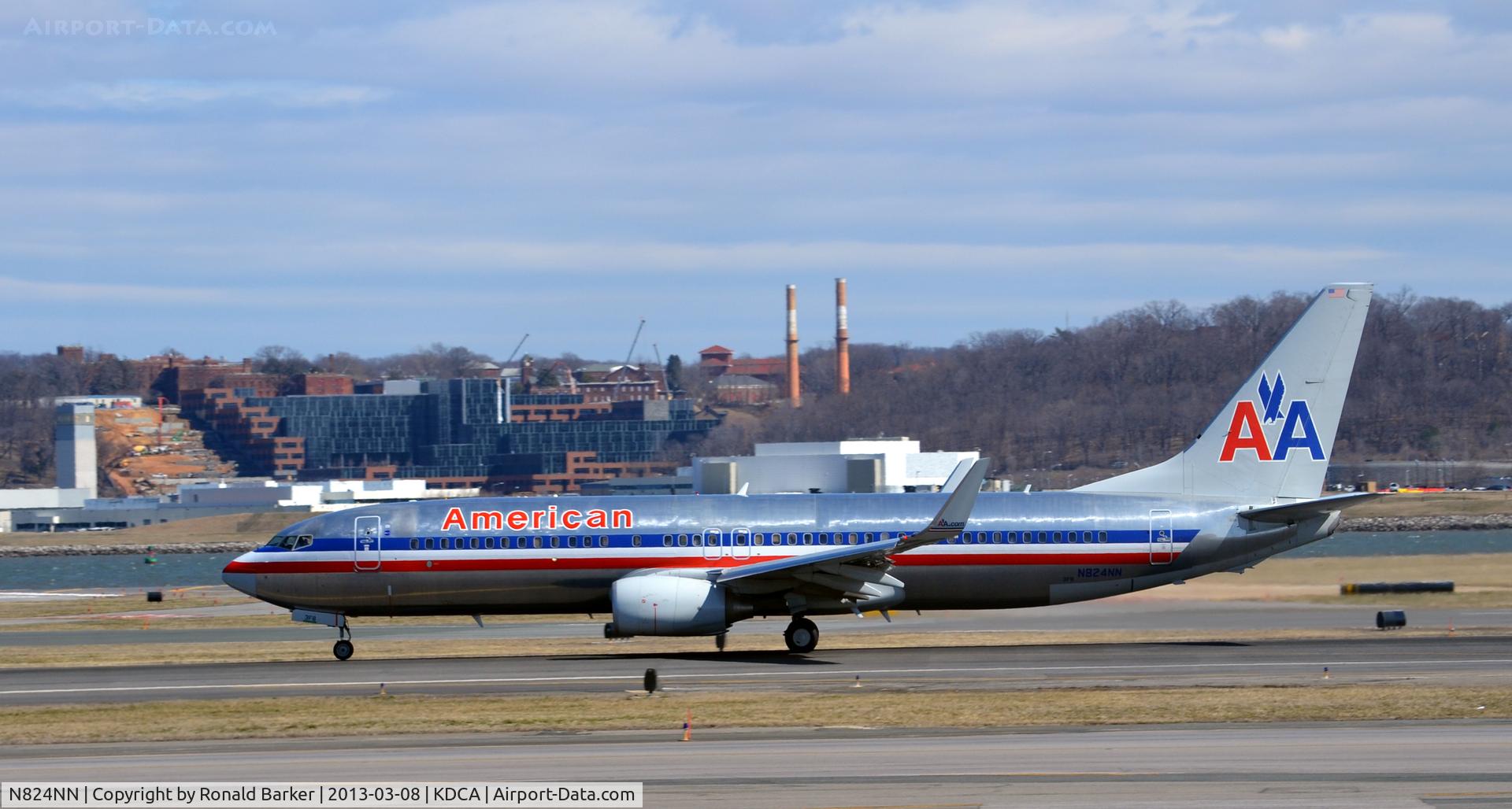 N824NN, 2010 Boeing 737-823 C/N 30916, Takeoff DCA