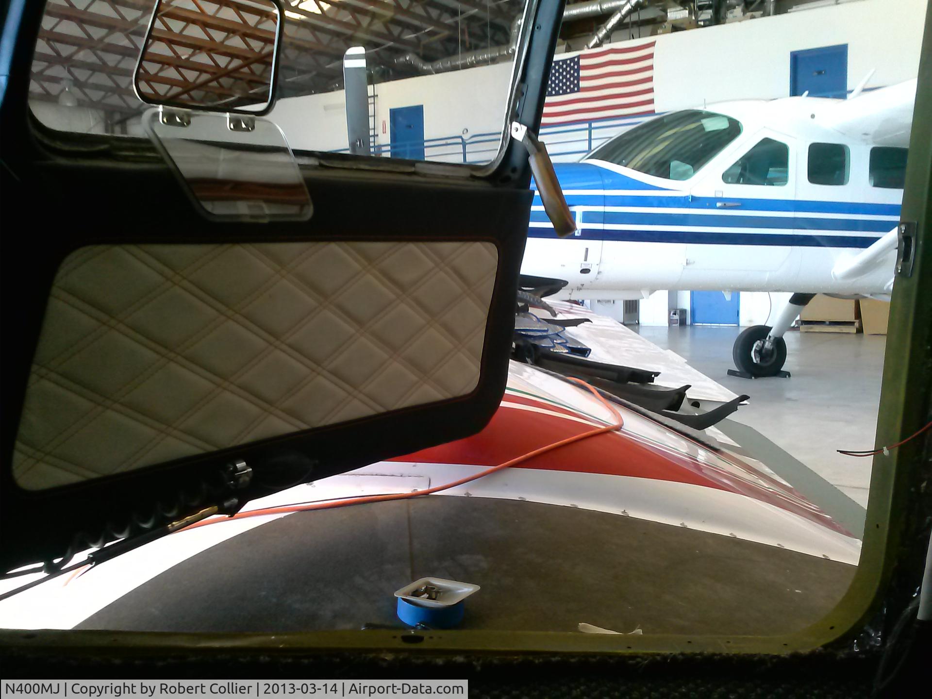 N400MJ, Piper PA-23-160 Apache C/N 23-1627, installing new upholstrey