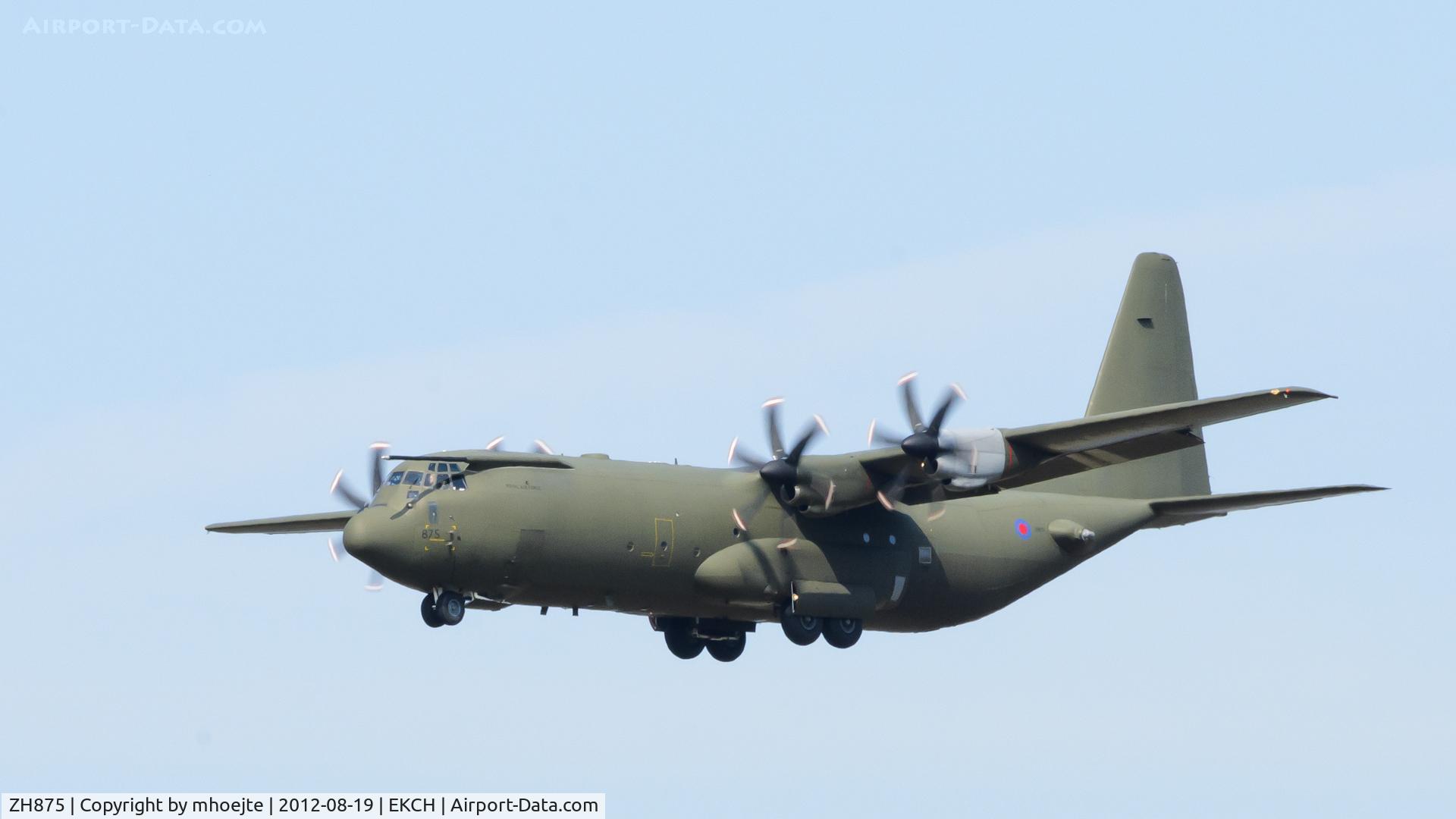 ZH875, 1998 Lockheed Martin C-130J-30 Super Hercules C4 C/N 382-5459, Final approach Cph