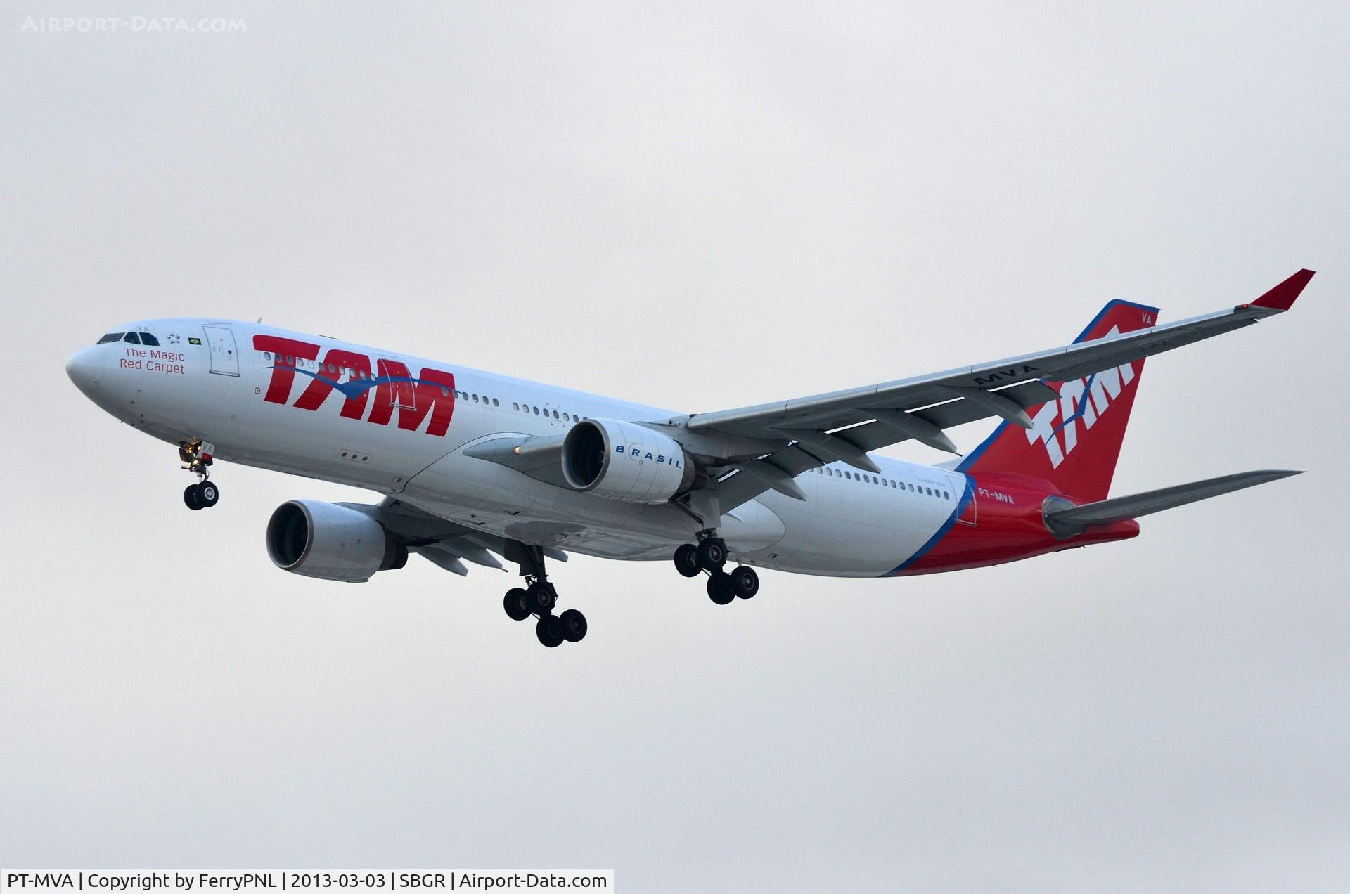 PT-MVA, 1998 Airbus A330-223 C/N 232, TAM A332 early morning landing