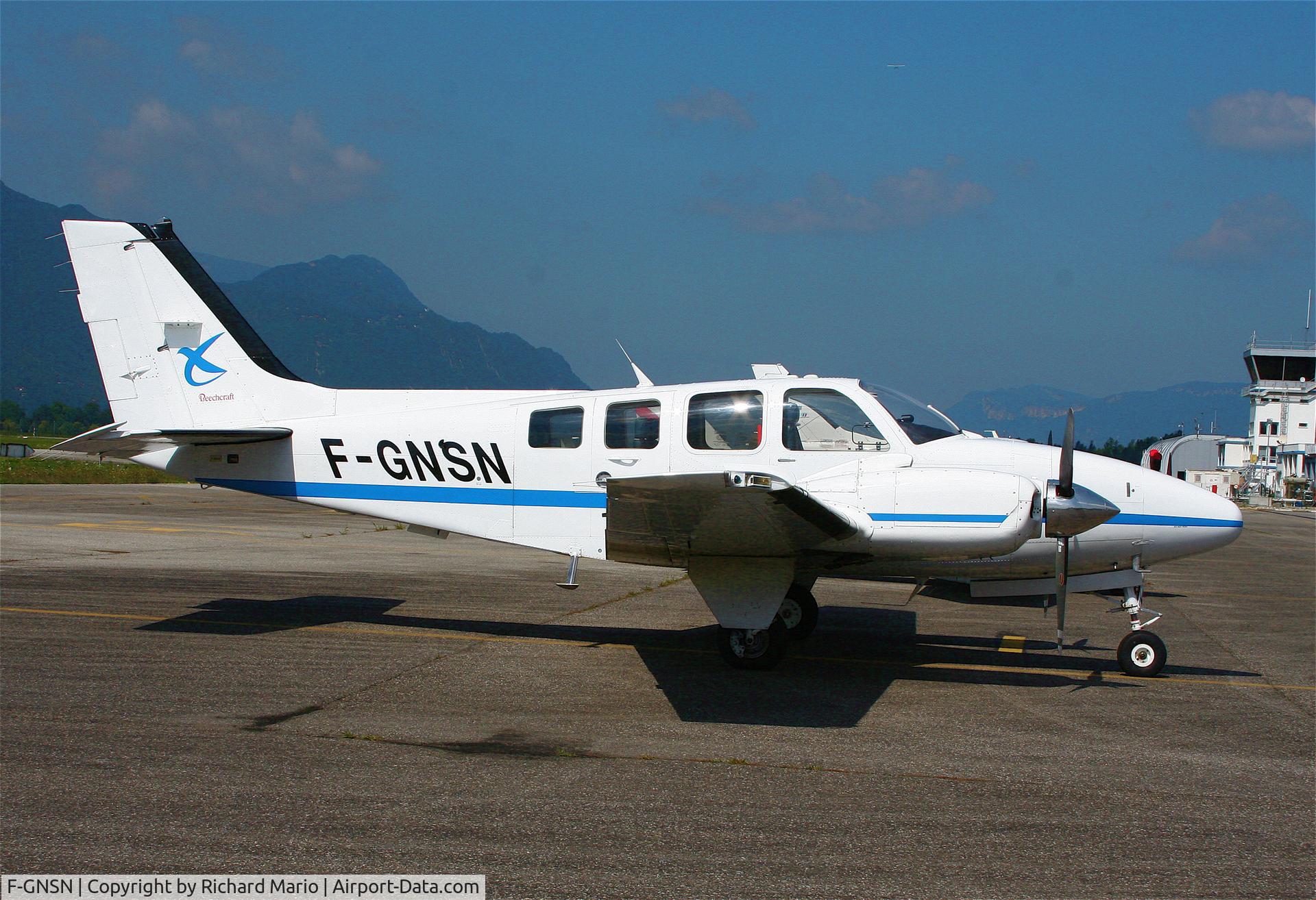 F-GNSN, Beech 58 Baron C/N TH-2062, at Chambery ex les bains august 2007