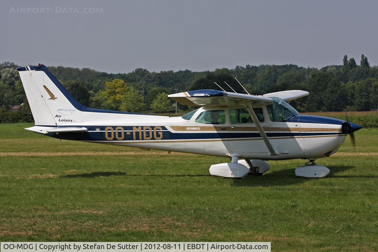 OO-MDG, Cessna 172N C/N 17273913, Schaffen Fly In 2012.