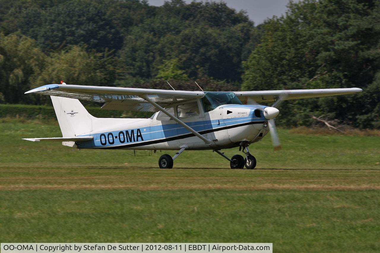 OO-OMA, 1977 Cessna 172N II C/N 172-70037, Schaffen Fly In 2012.