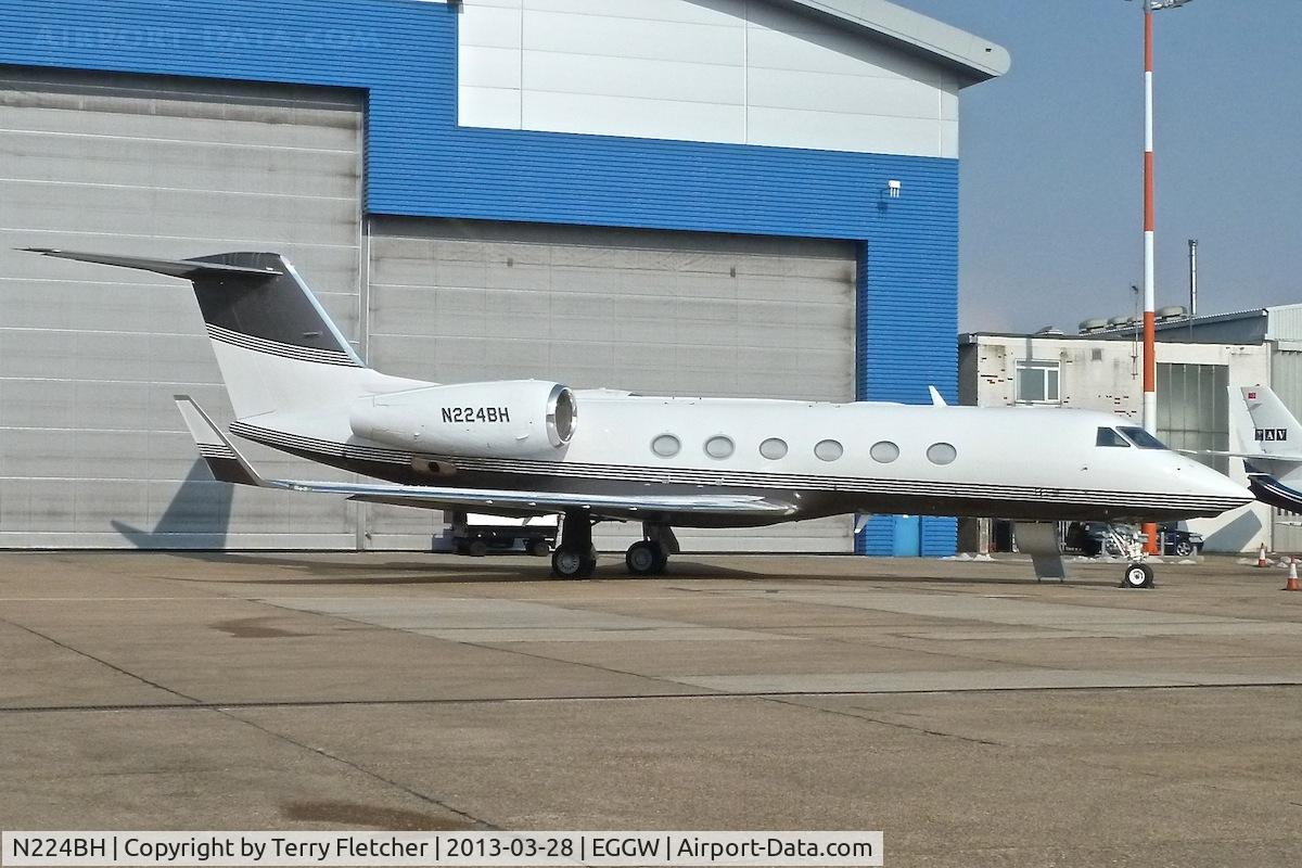 N224BH, 2011 Gulfstream Aerospace GIV-X (G450) C/N 4241, Gulfstream Aerospace Corp. G450, c/n: 4241 at Luton