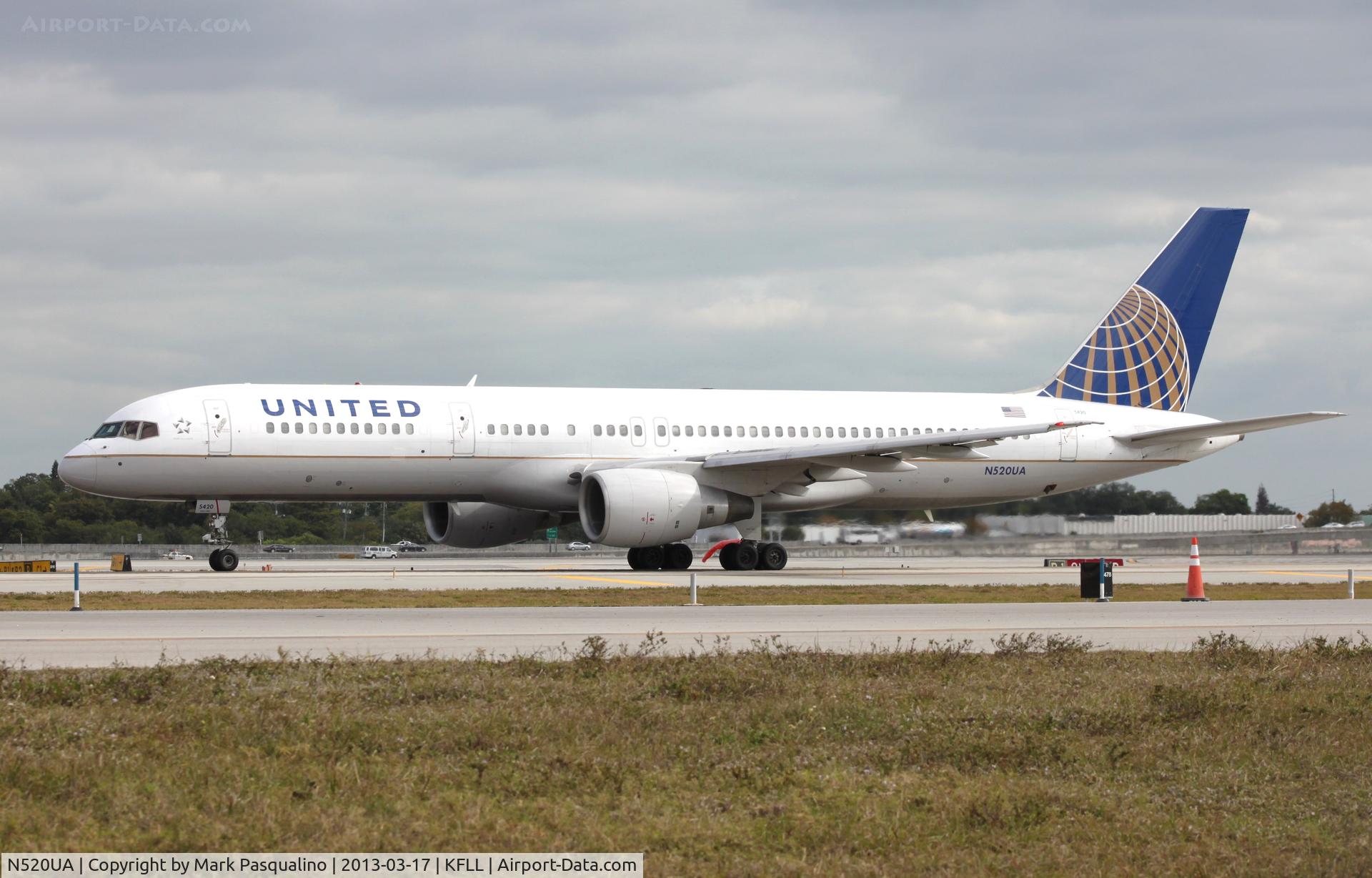 N520UA, 1990 Boeing 757-222 C/N 24890, Boeing 757-200