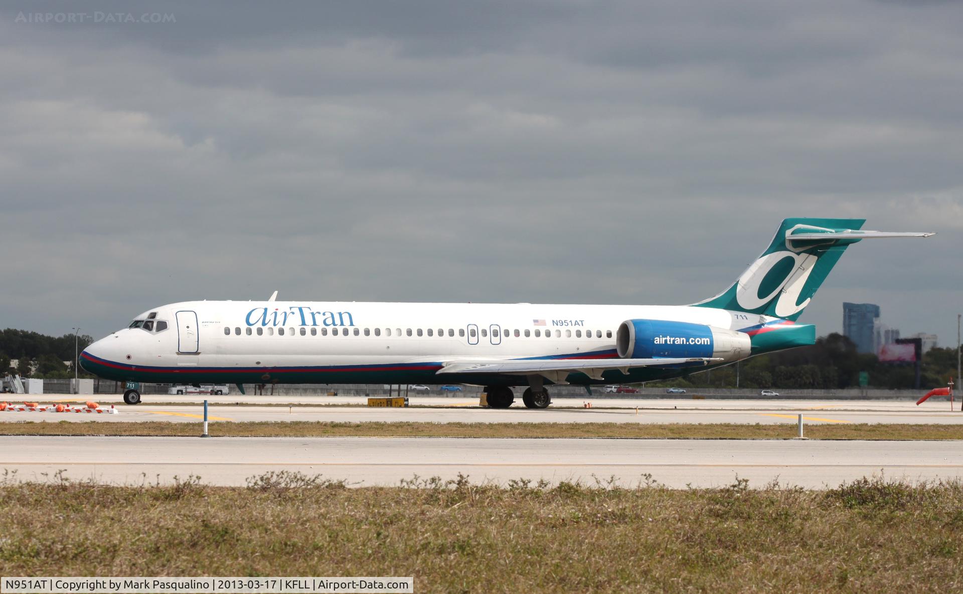 N951AT, 2000 Boeing 717-200 C/N 55013, Boeing 717-200