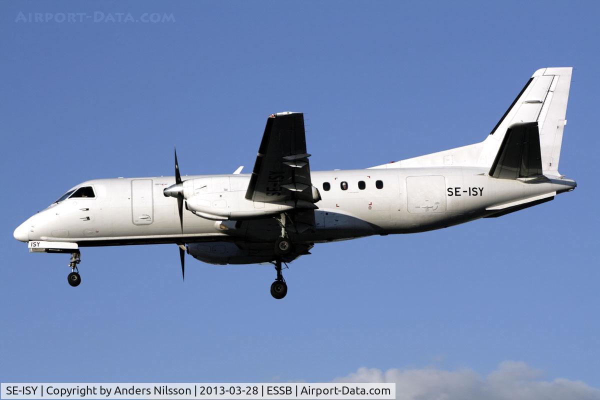 SE-ISY, 1986 Saab 340A C/N 340A-080, On final approach for runway 30.