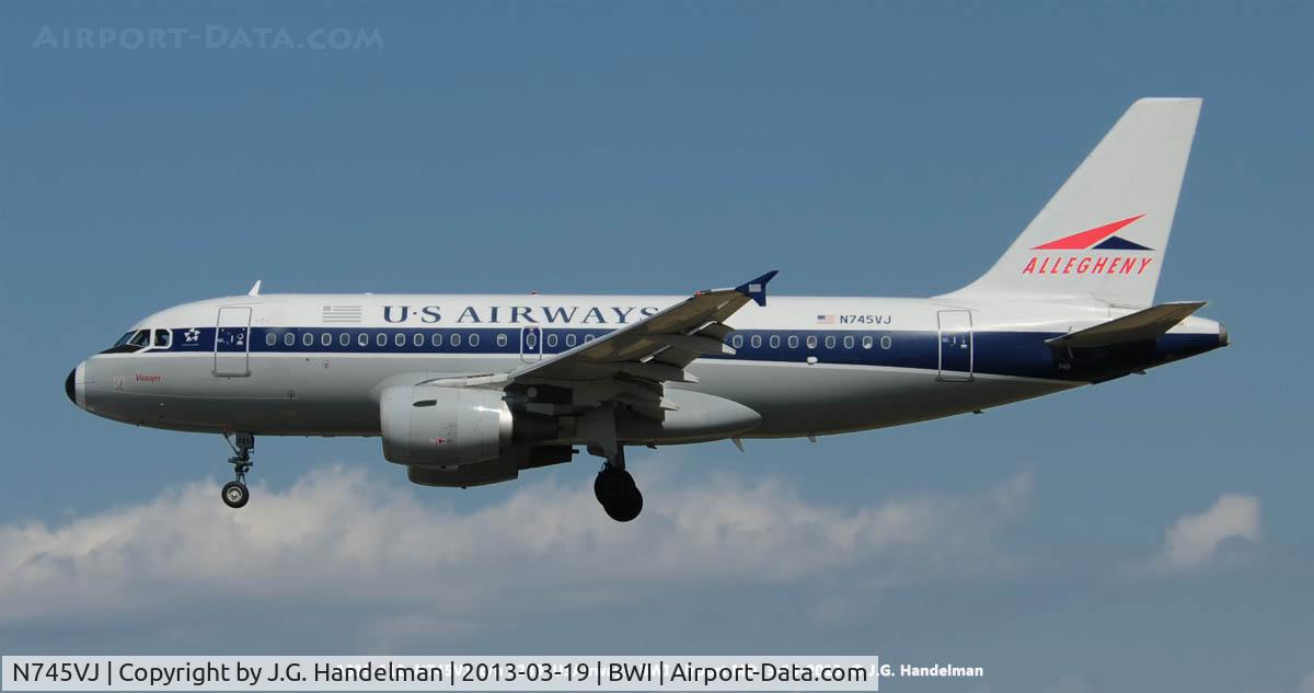 N745VJ, 2000 Airbus A319-112 C/N 1289, On final to 33L.