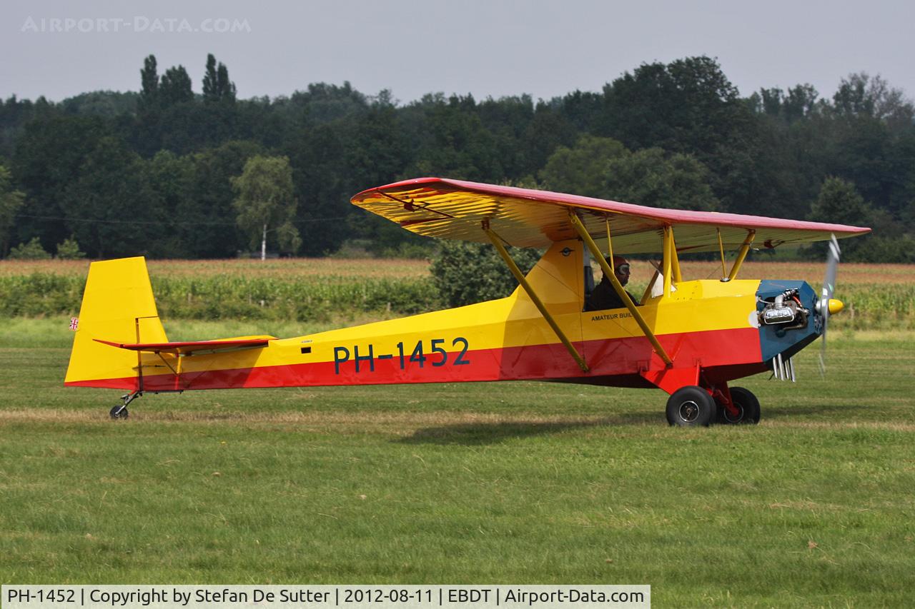 PH-1452, Slingsby T-31B Motor Tutor C/N 1430, Schaffen Fly In 2012.