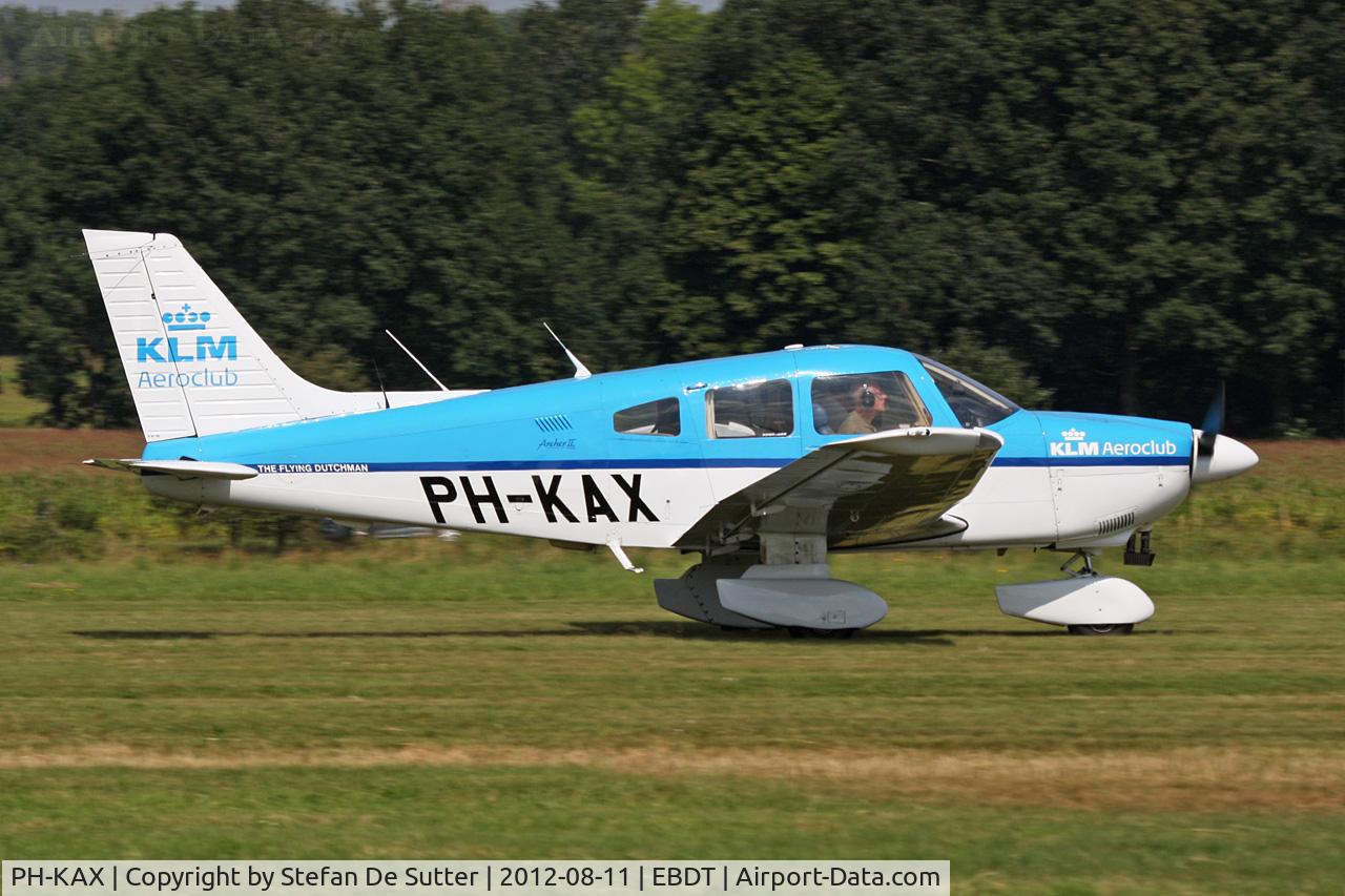 PH-KAX, 1986 Piper PA-28-181 Archer C/N 2890001, Schaffen Fly In 2012.