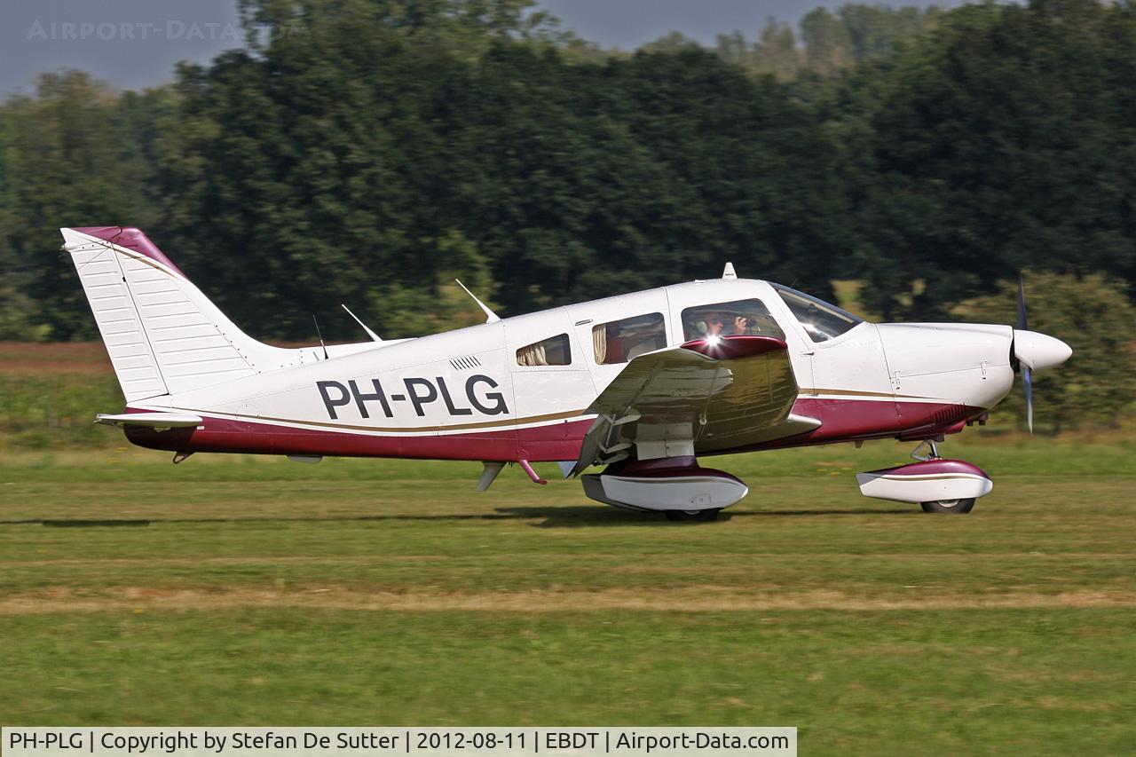 PH-PLG, 1981 Piper PA-28-181 Cherokee Archer II C/N 28-8190138, Schaffen Fly In 2012.