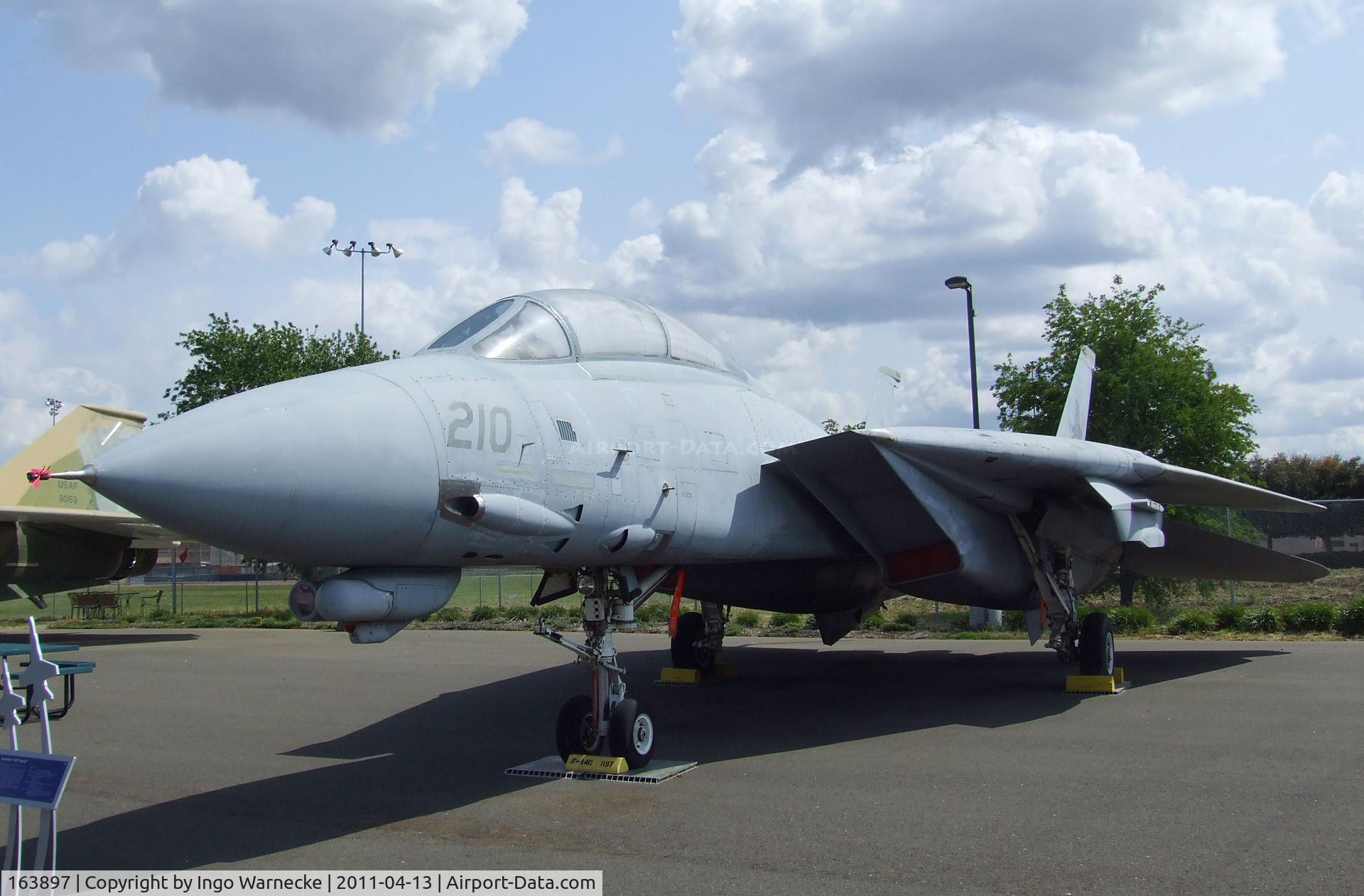 163897, Grumman F-14D Tomcat C/N 607/D-12, Grumman F-14D Tomcat at the Aerospace Museum of California, Sacramento CA