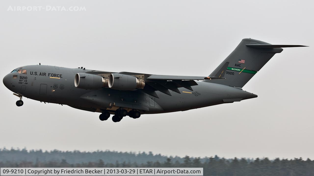 09-9210, 2009 Boeing C-17A Globemaster III C/N P-210, on final RW26