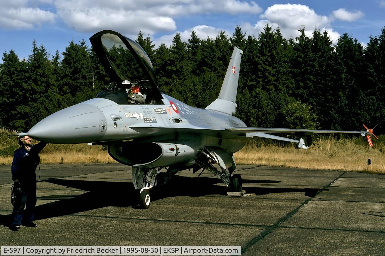 E-597, SABCA F-16AM Fighting Falcon C/N 6F-32, preparing for departure