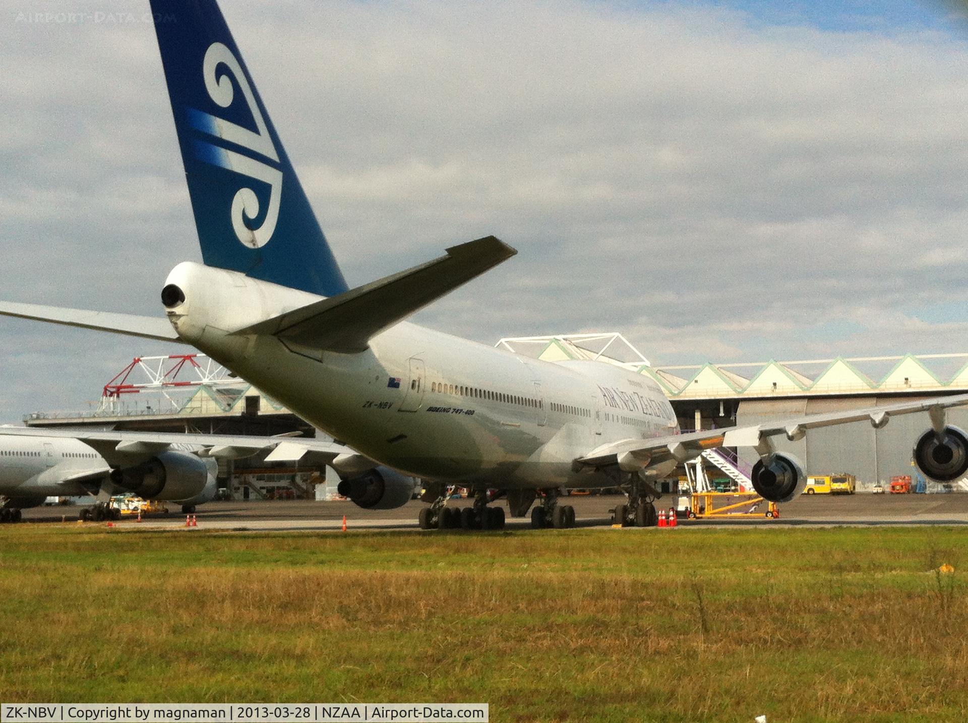 ZK-NBV, 1998 Boeing 747-419 C/N 26910, Outside Air NZ maintenance