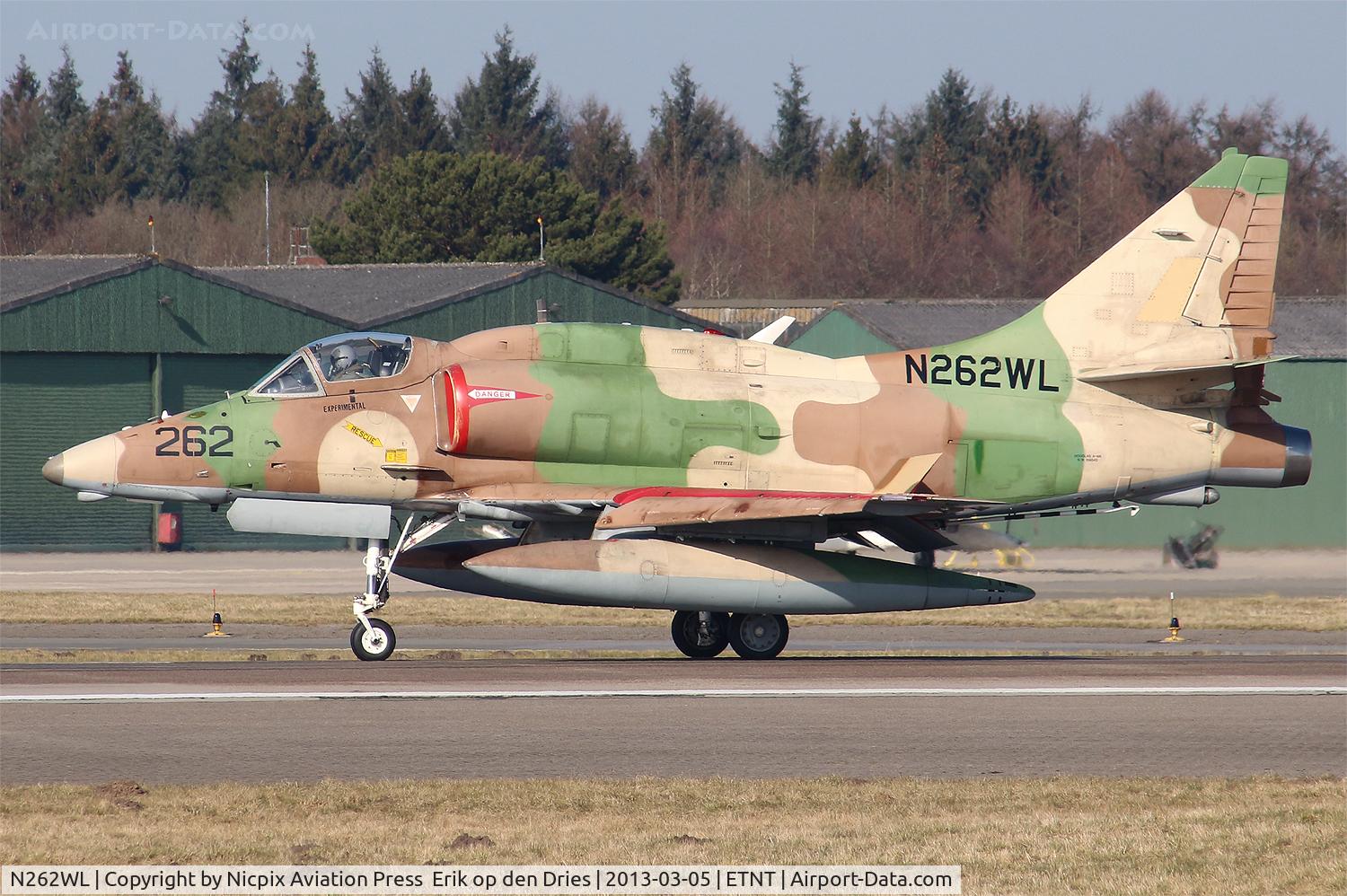 N262WL, Douglas A-4N Skyhawk C/N 14465, BAe A-4N ready for take off from runway 26