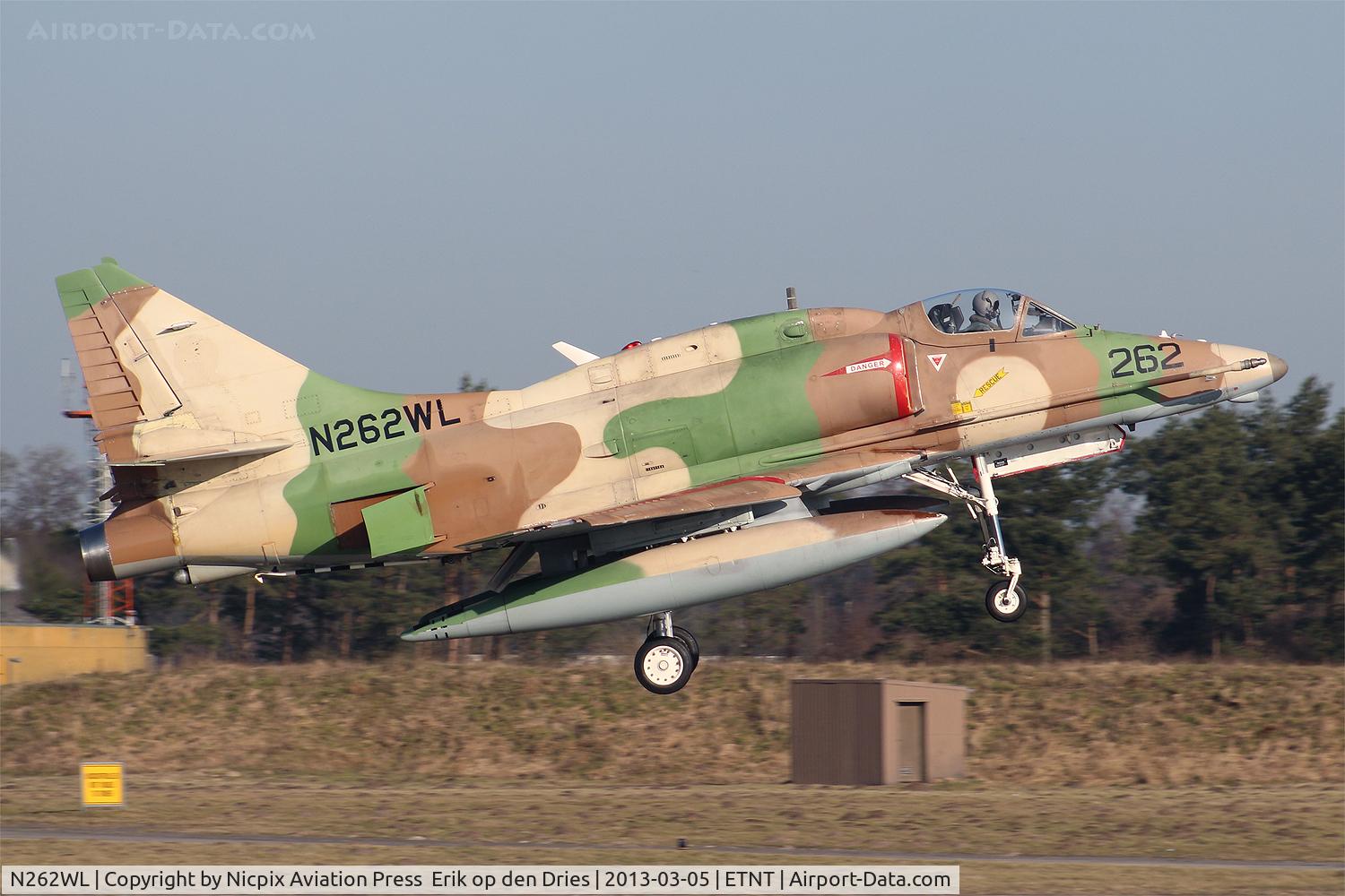 N262WL, Douglas A-4N Skyhawk C/N 14465, N262WL seen here during landing