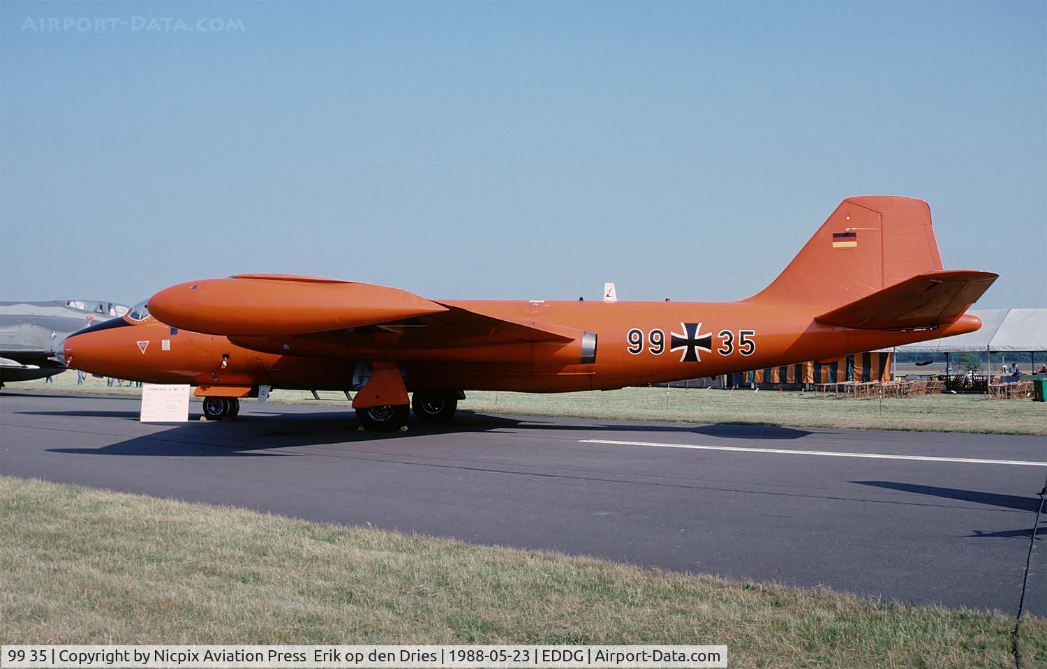 99 35, 1954 English Electric Canberra B.2 C/N R3/EA3/6652, Canberra 9935 was parked into the staic