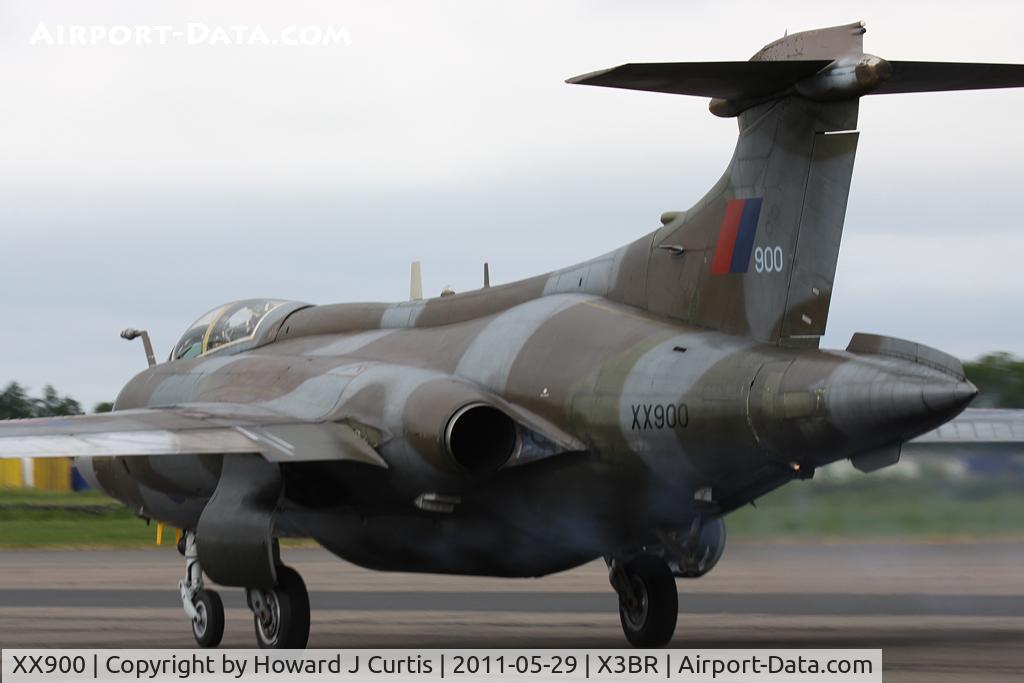 XX900, 1976 Hawker Siddeley Buccaneer S.2B C/N B3-05-75, The Buccaneer Aviation Group, blasting down the runway.