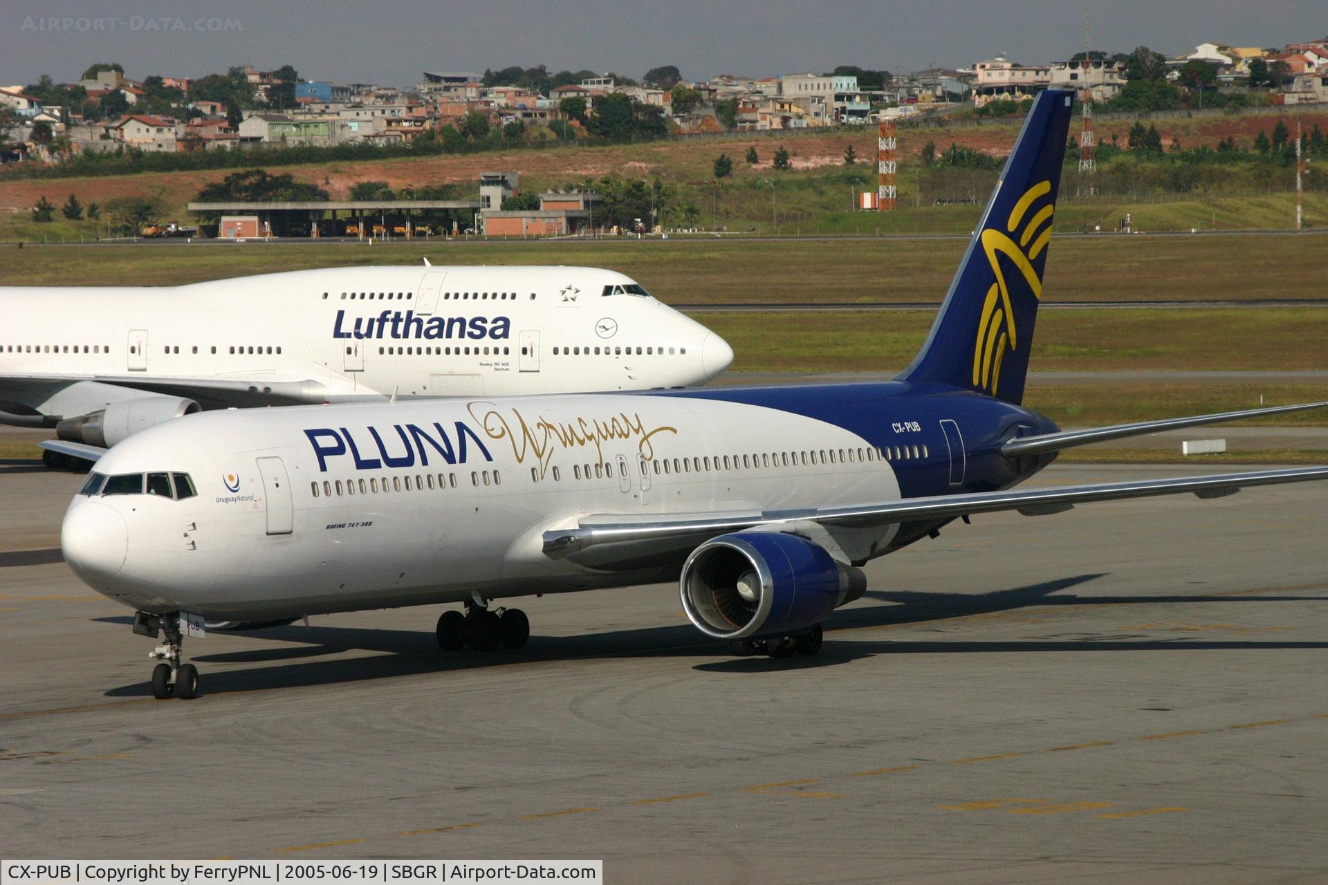 CX-PUB, 1997 Boeing 767-33A/ER C/N 28495, Pluna B763 taxiing to gate