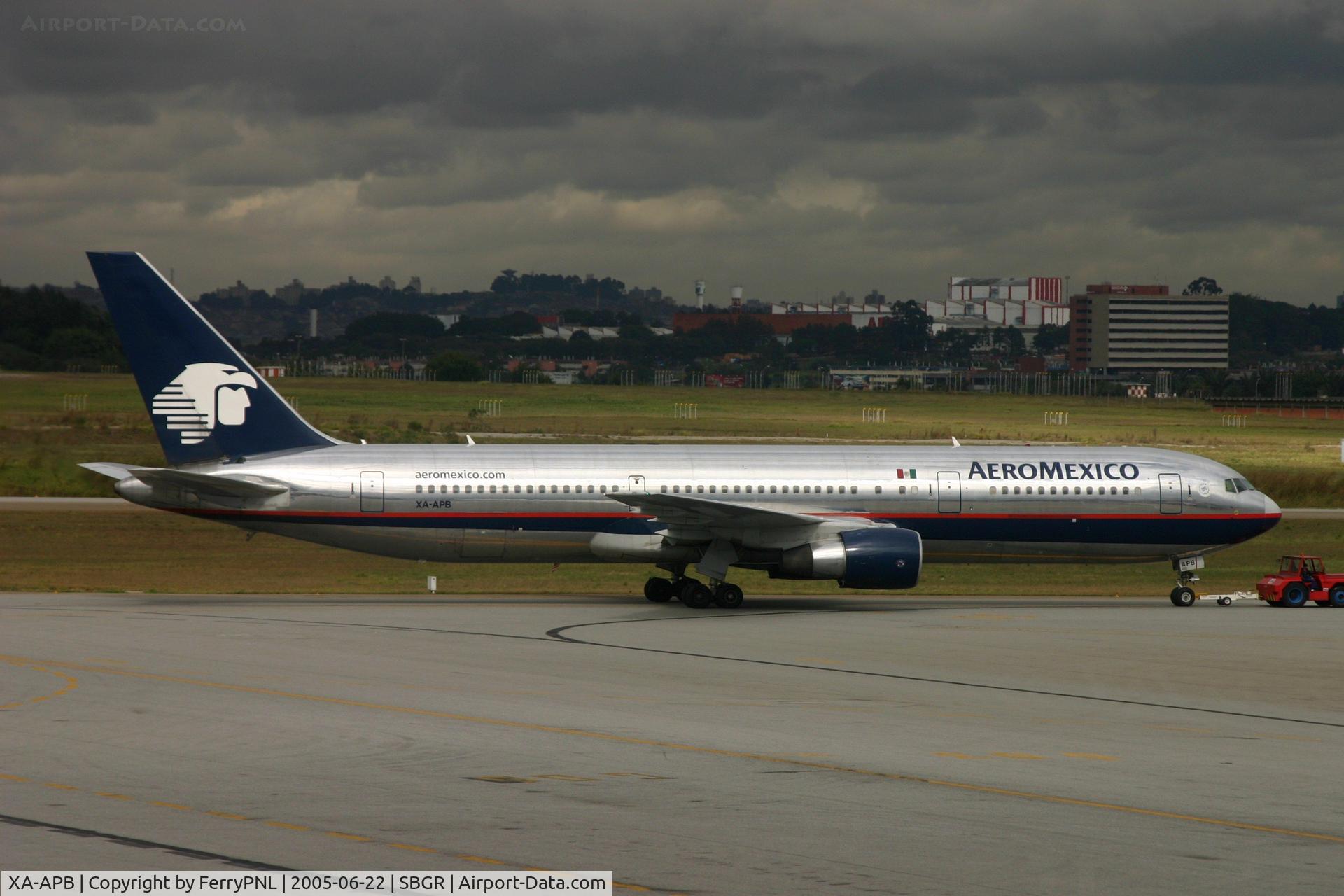 XA-APB, 1998 Boeing 767-3Q8/ER C/N 27618, AM B763 towed to stand