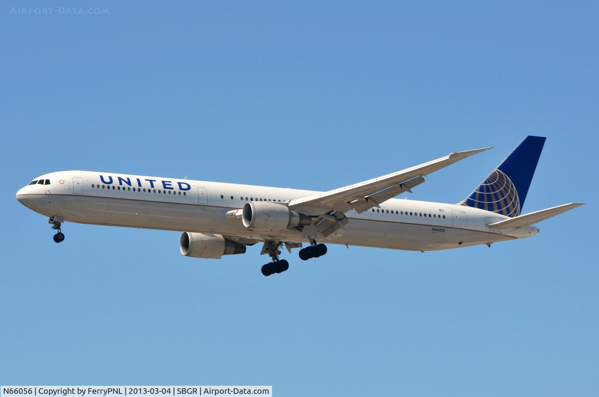 N66056, 2001 Boeing 767-424/ER C/N 29451, UA B764 landing