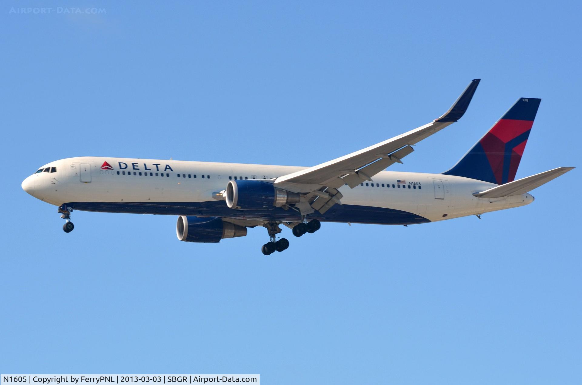 N1605, 1999 Boeing 767-332 C/N 30198, Delta B763