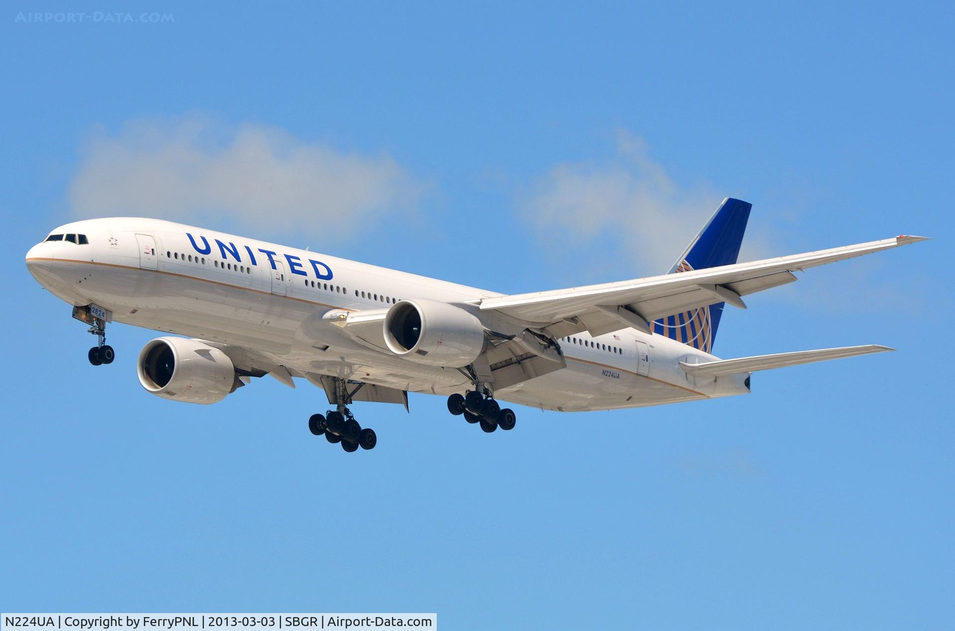 N224UA, 2001 Boeing 777-222 C/N 30225, UA B772 arriving in GRU