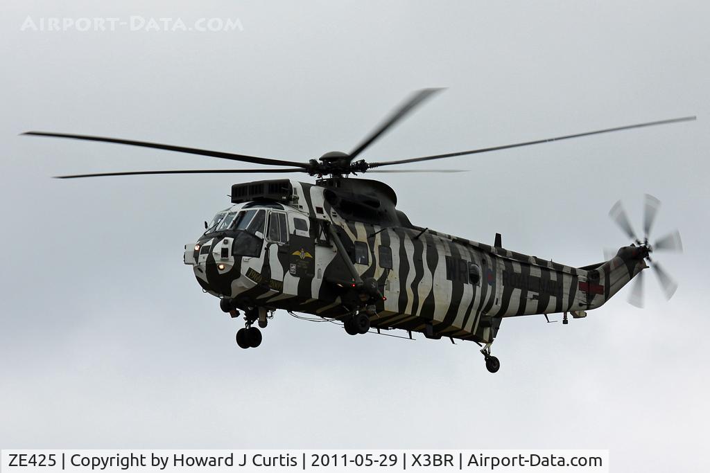 ZE425, 1985 Westland Sea King HC.4 C/N WA952, Low fly by.
