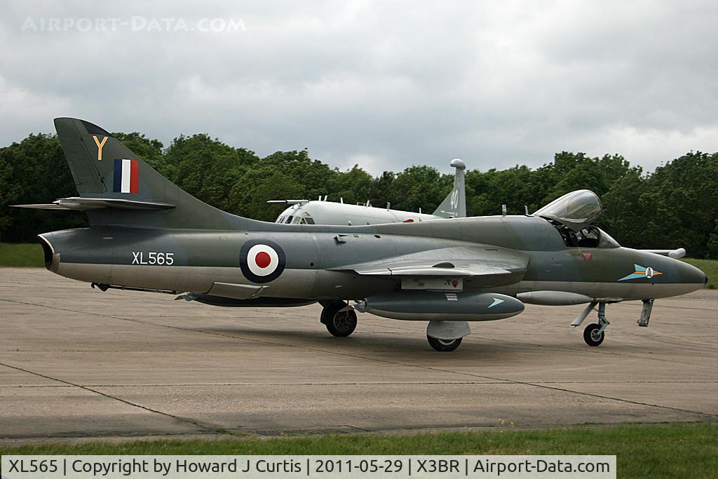 XL565, 1958 Hawker Hunter T.7 C/N 41H/693716, Coded Y.