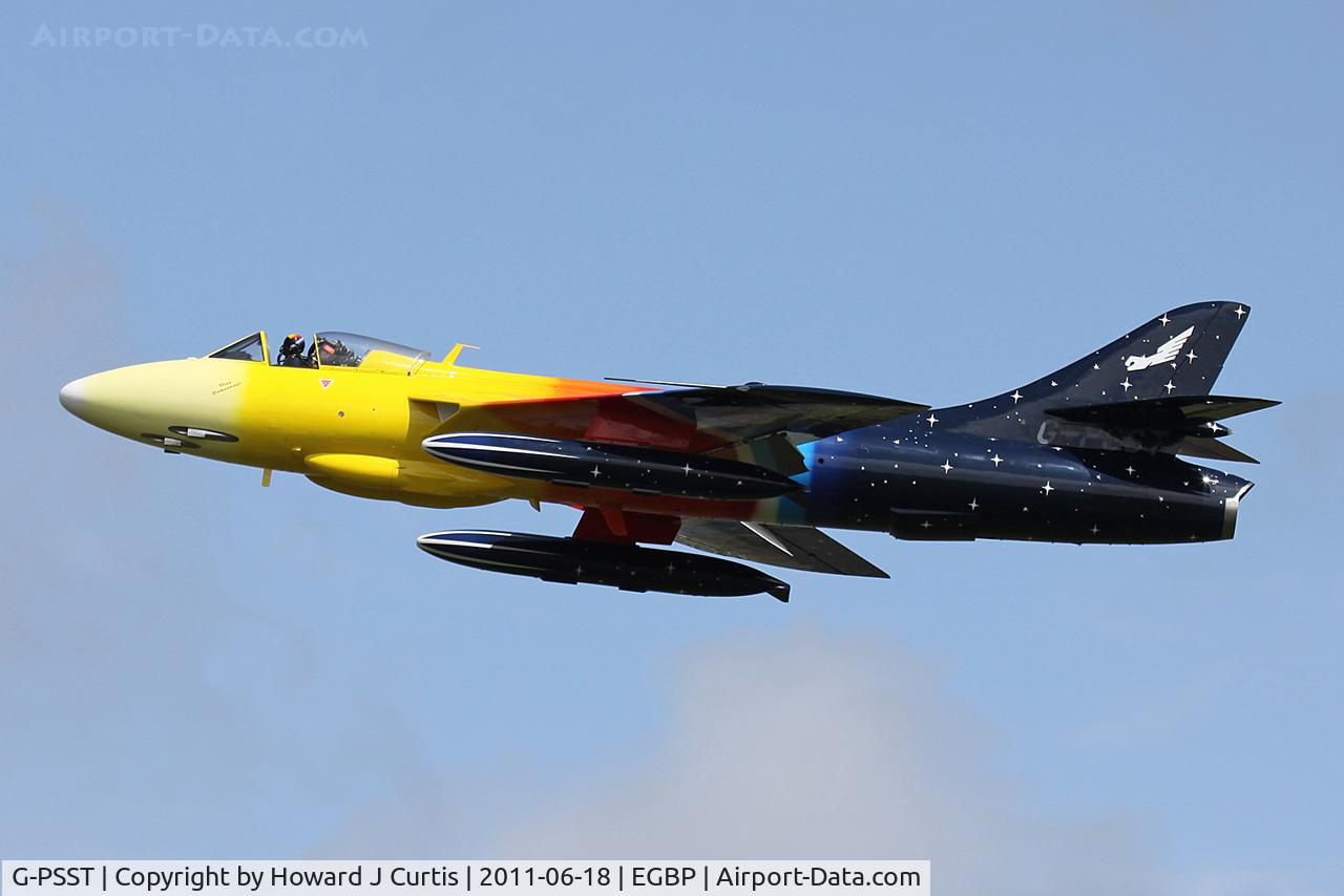 G-PSST, 1959 Hawker Hunter F.58A C/N HABL-003115, Low pass with the cockpit canopy open.