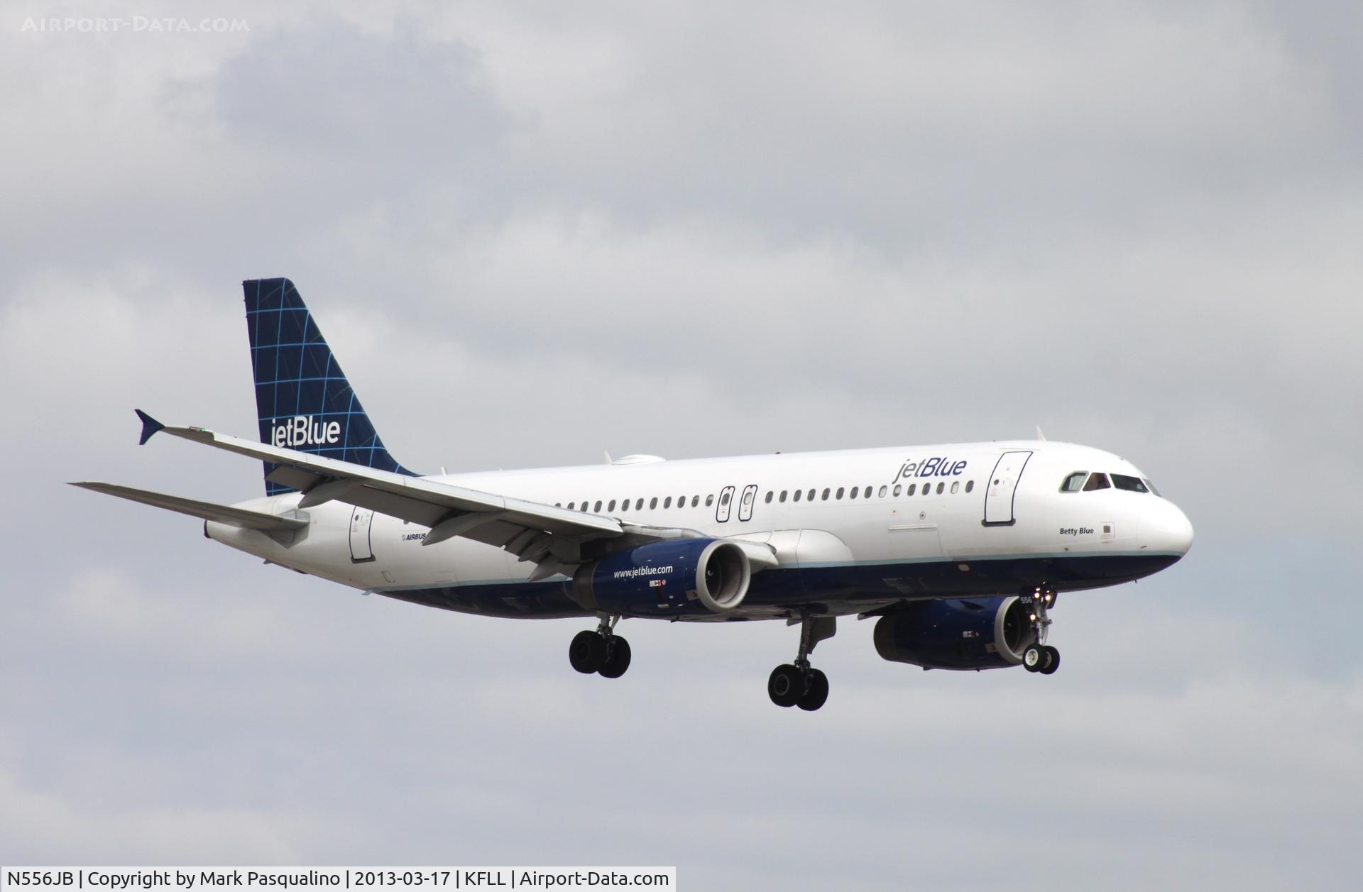 N556JB, 2002 Airbus A320-232 C/N 1904, Airbus A320