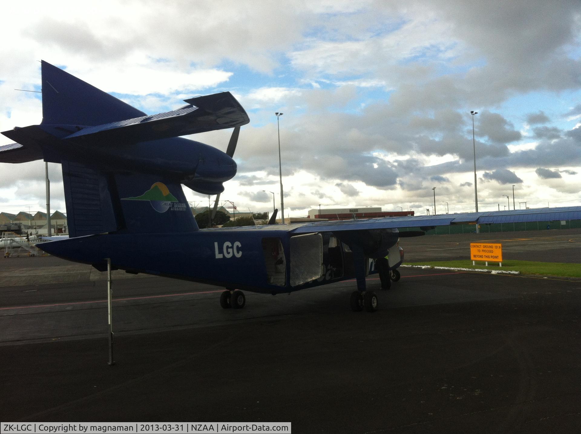 ZK-LGC, 1976 Britten-Norman BN-2A Mk.III-2 Trislander C/N 1042, Awaiting luggage loading at NZAA