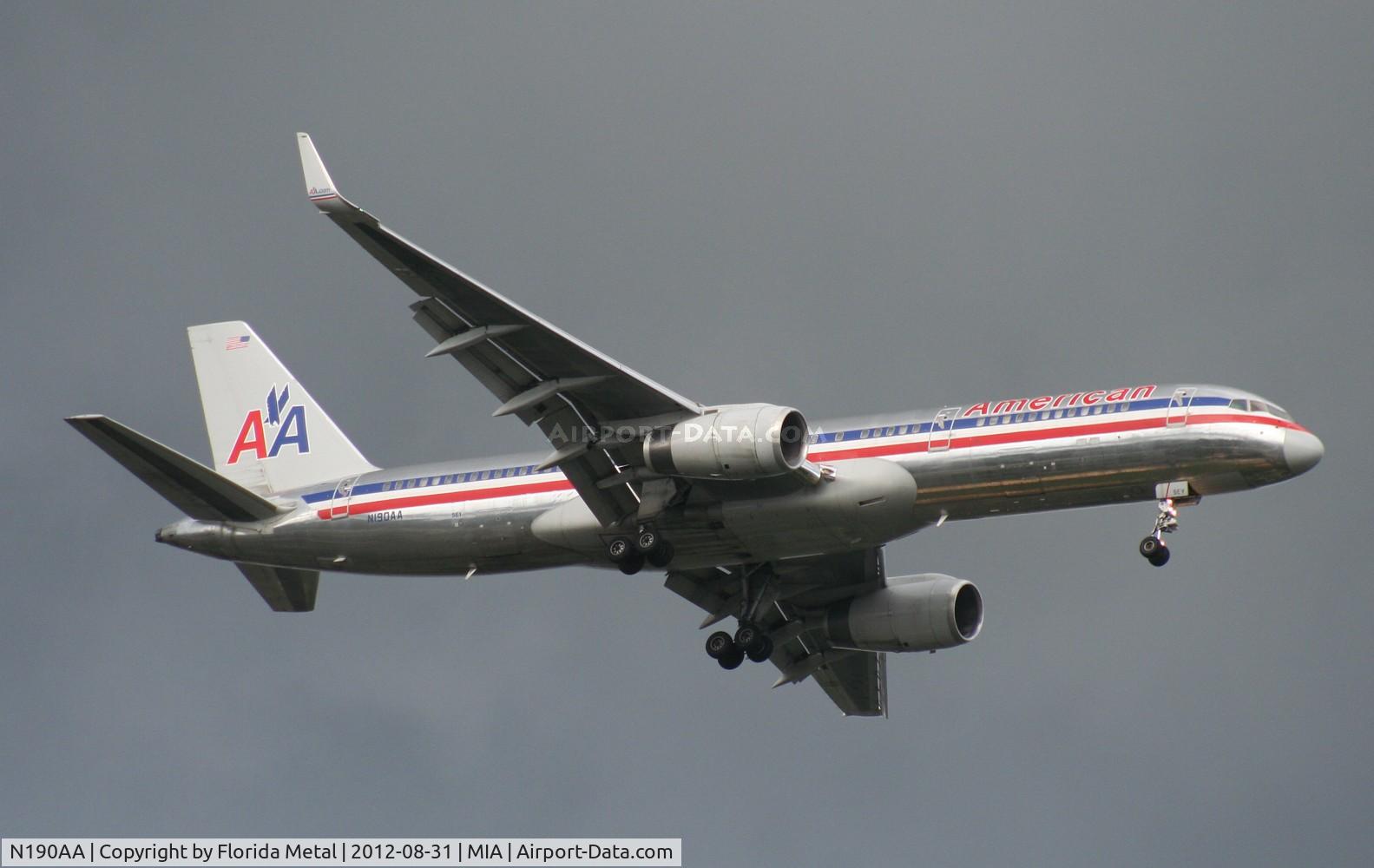 N190AA, 2001 Boeing 757-223 C/N 32384, American 757