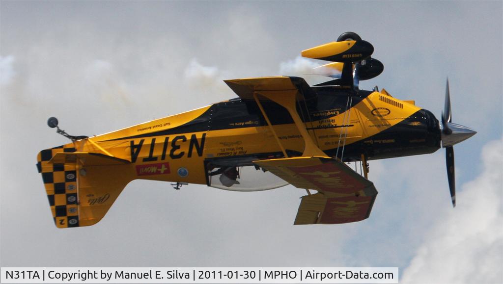 N31TA, 2001 Aviat Pitts S-2C Special C/N 6047, Performing an inverted low level pass at Aeroexpo Panama 2011.