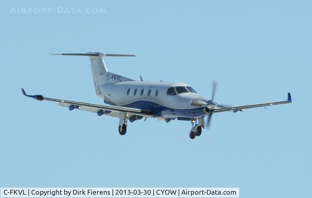 C-FKVL, 2000 Pilatus PC-12/45 C/N 307, On final, approaching rwy 25