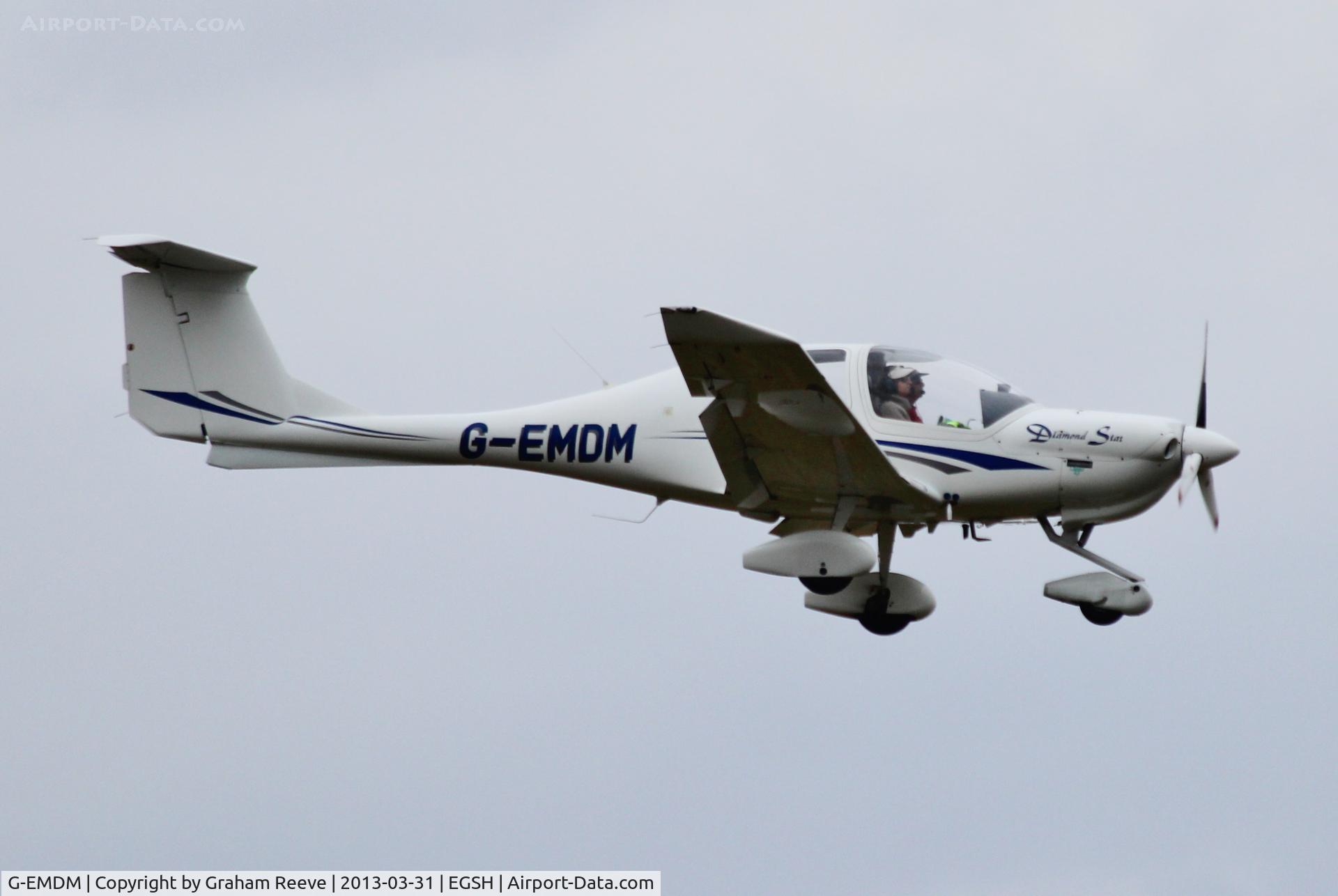 G-EMDM, 2000 Diamond DA-40 Diamond Star C/N 40.009, about to touch down on 09.