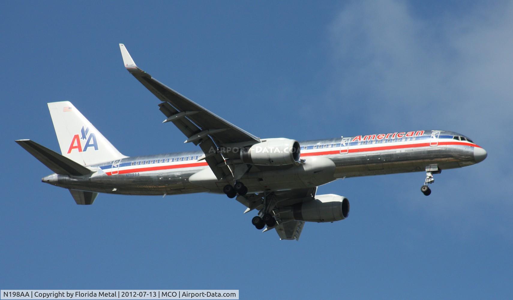N198AA, 2001 Boeing 757-223 C/N 32392, American 757