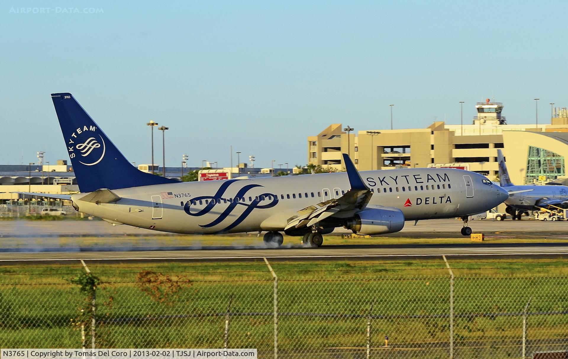N3765, 2001 Boeing 737-832 C/N 30819, N3765 SkyTeam (Delta Air Lines) Boeing 737-832 (cn 30819/1008)

San Juan - Luis Munoz Marin International (SJU / TJSJ)
Puerto Rico, February 2, 2013 
Tomás Del Coro