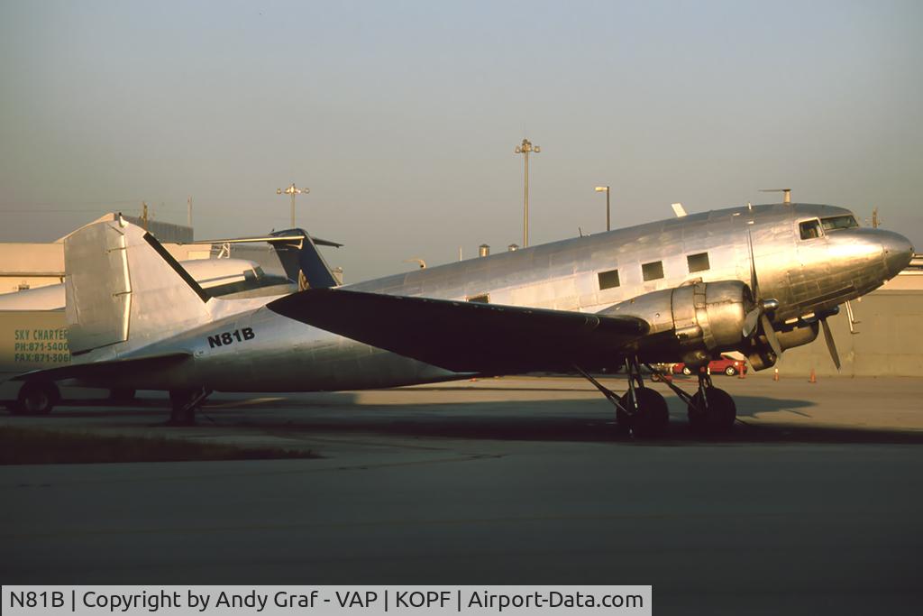 N81B, 1943 Douglas C-47-DL (DC3C) C/N 7382, Douglas DC3