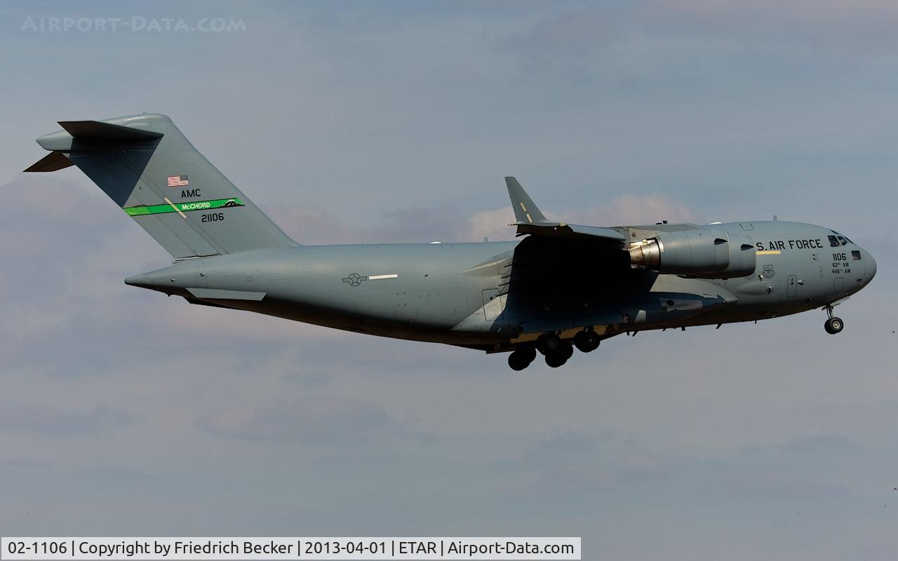 02-1106, 2002 Boeing C-17A Globemaster III C/N P-106, on final RW26